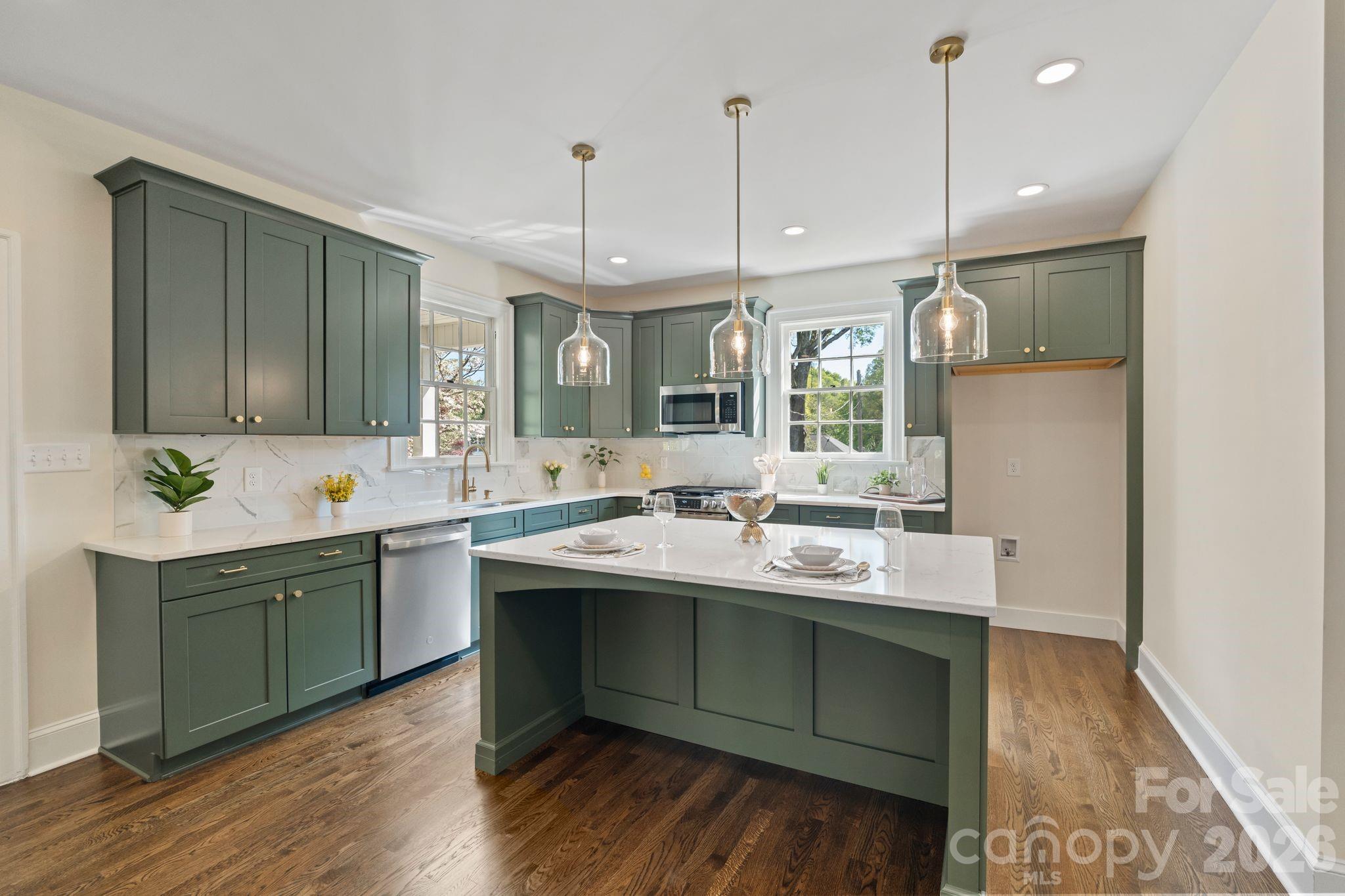 3114 N Center Street — Hickory