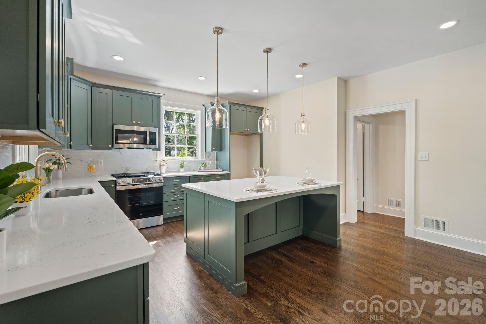 3114 N Center Street — Hickory