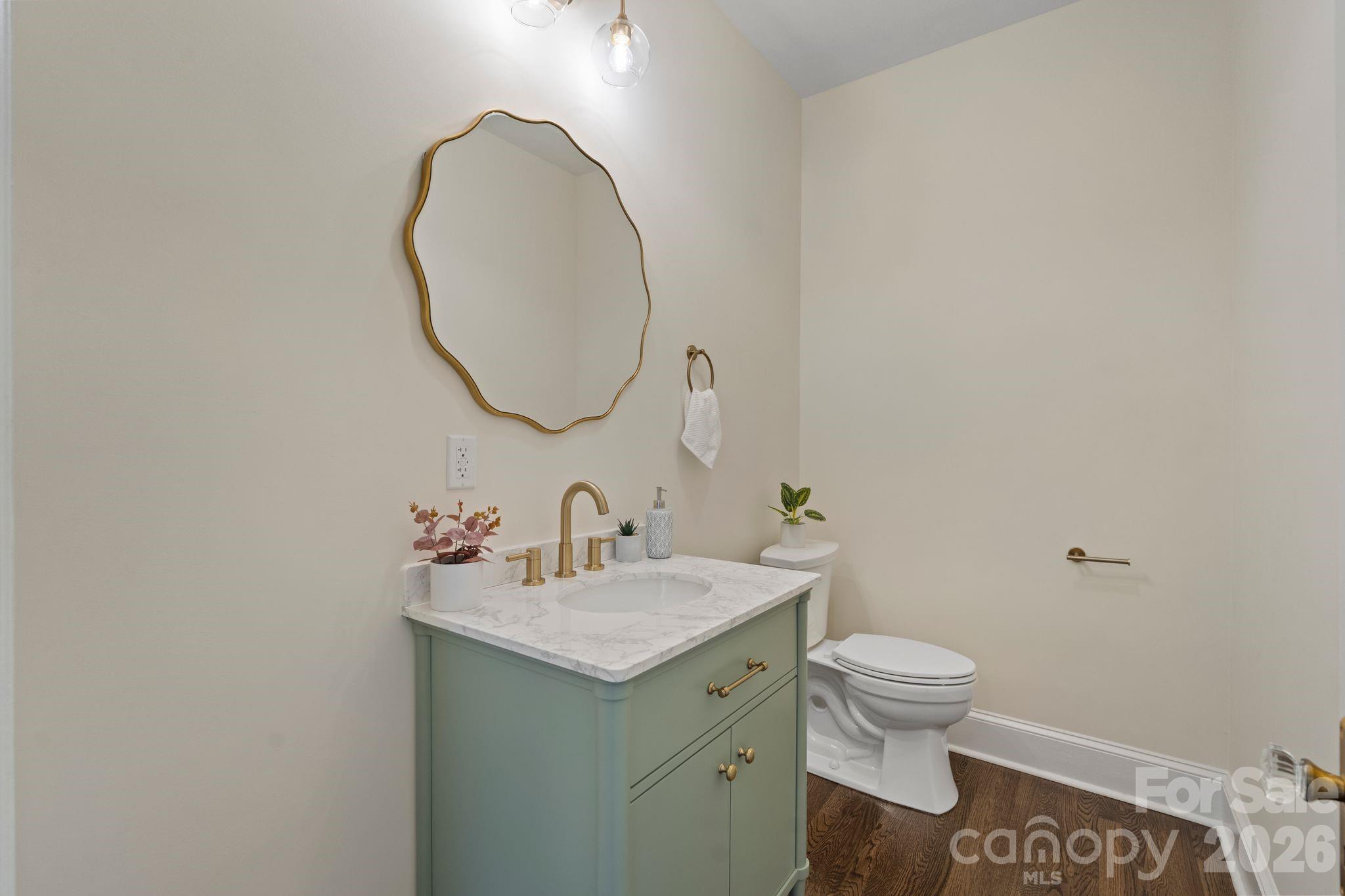3114 N Center Street — Hickory