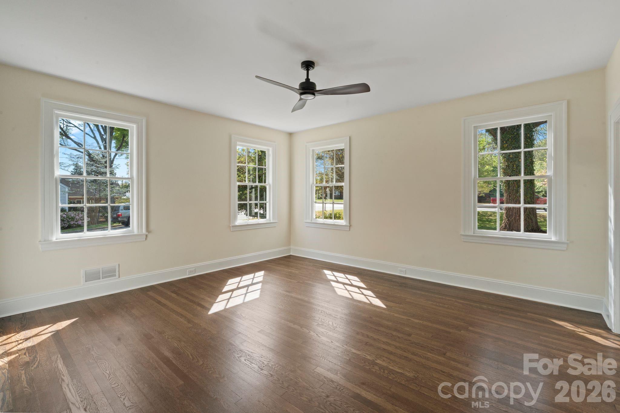 3114 N Center Street — Hickory