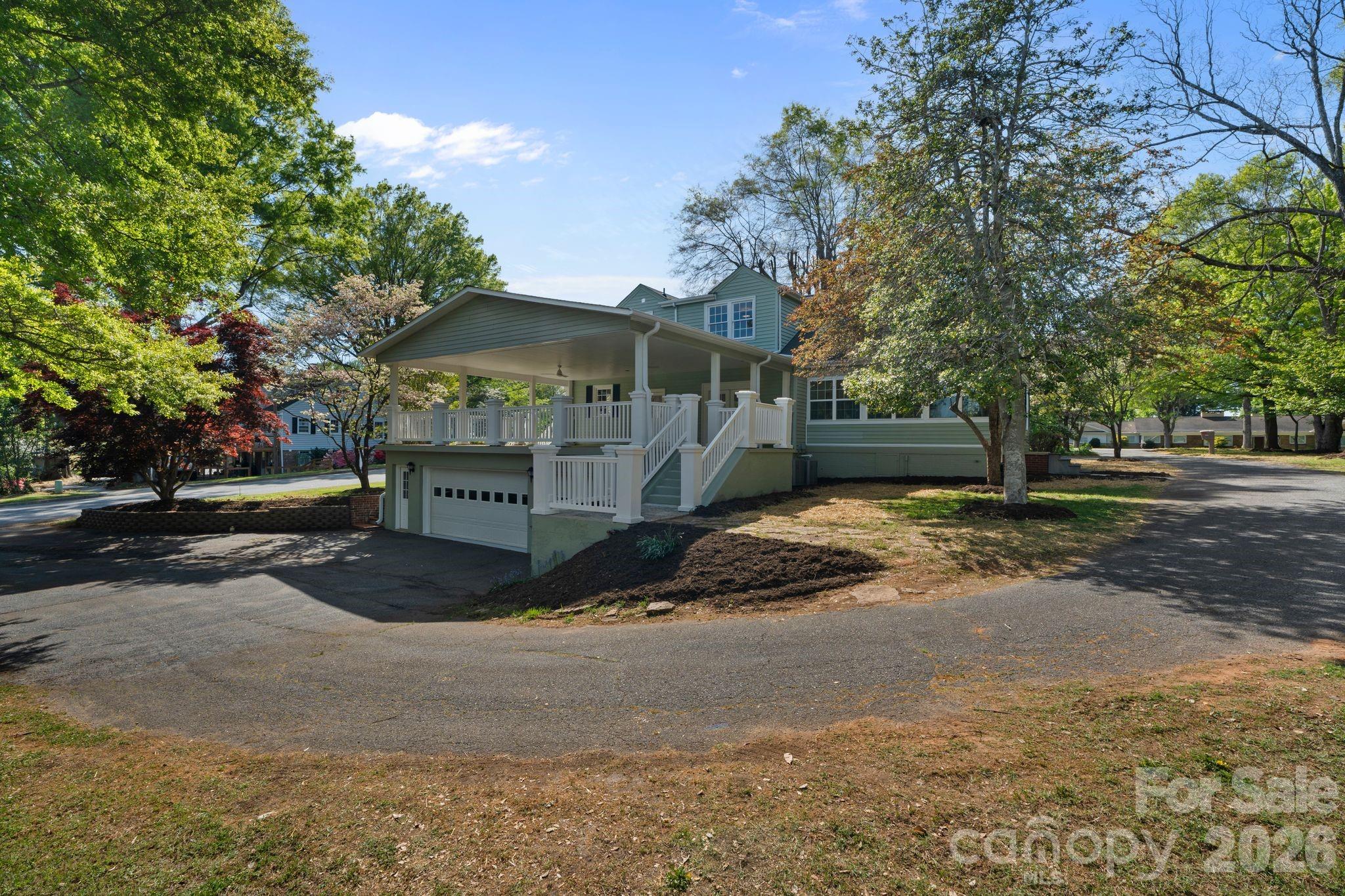 3114 N Center Street — Hickory