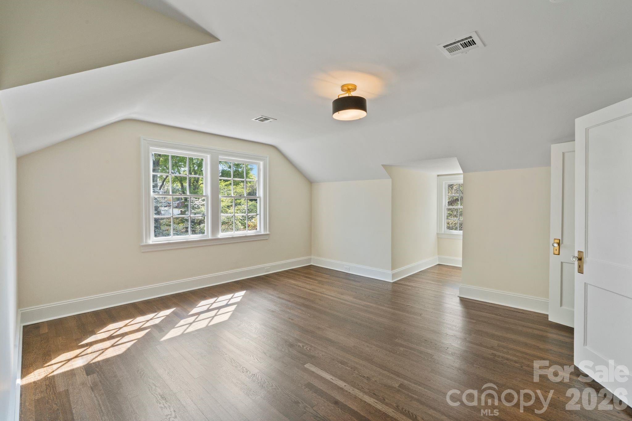 3114 N Center Street — Hickory