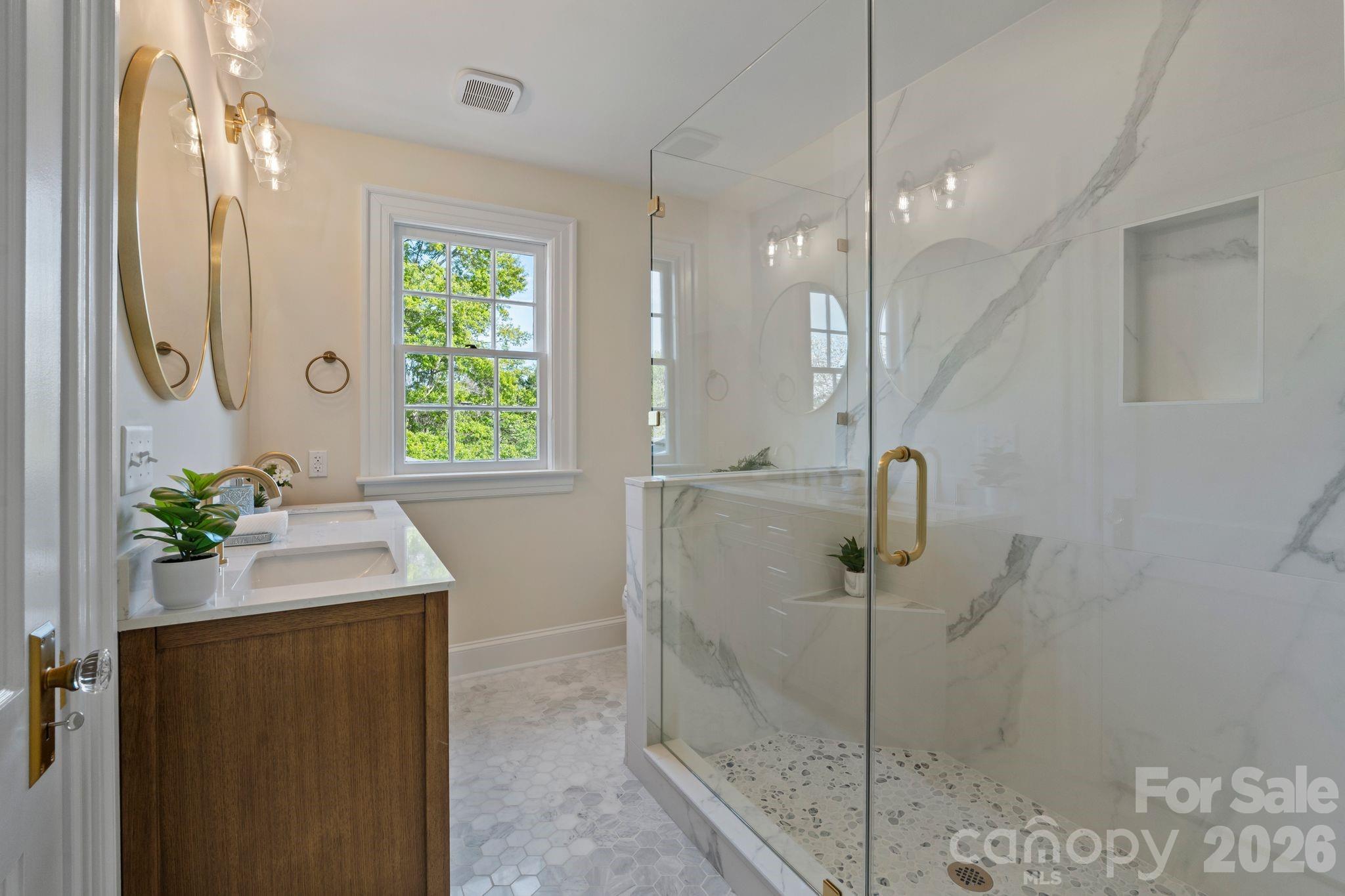 3114 N Center Street — Hickory