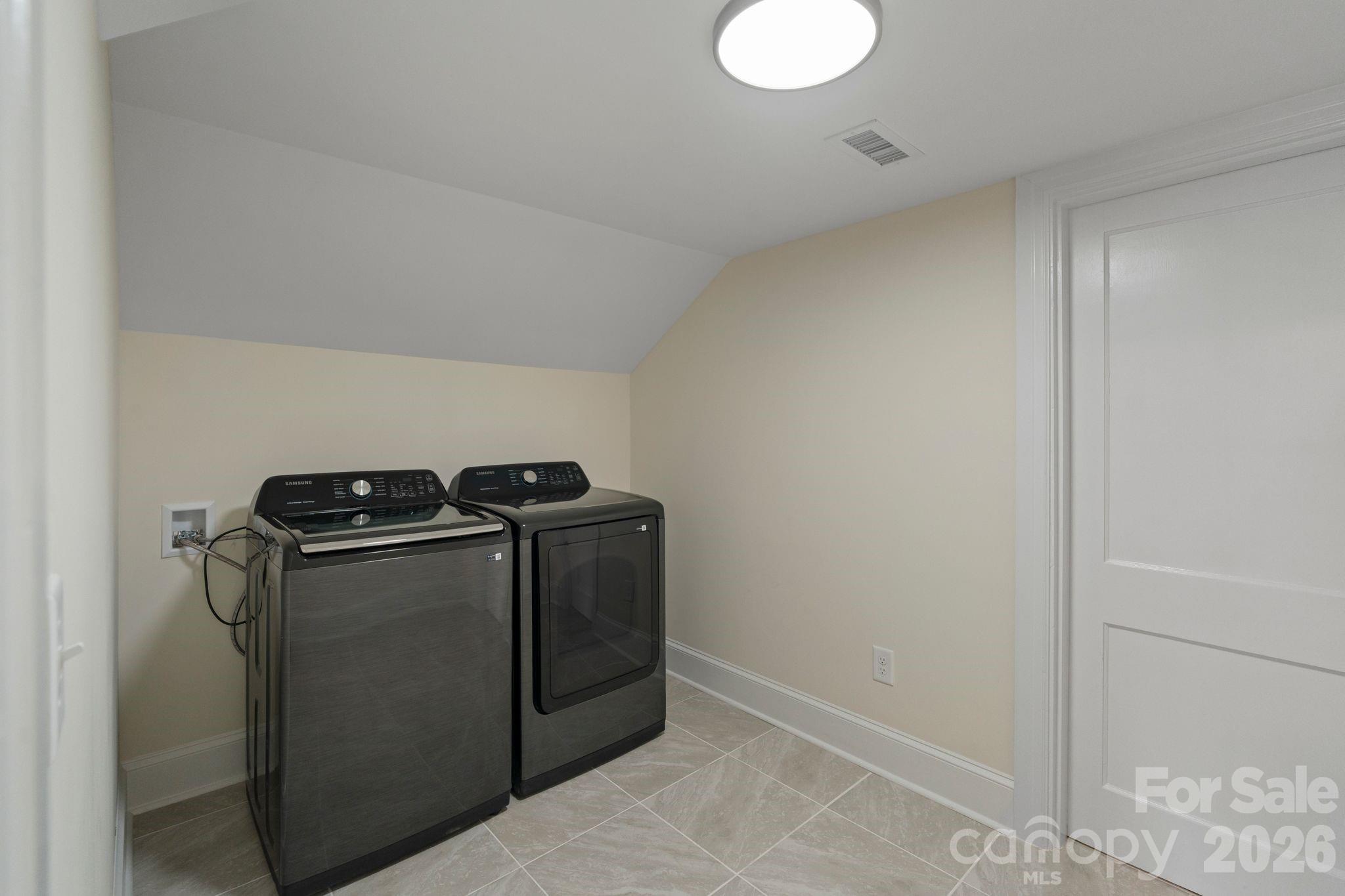 3114 N Center Street — Hickory