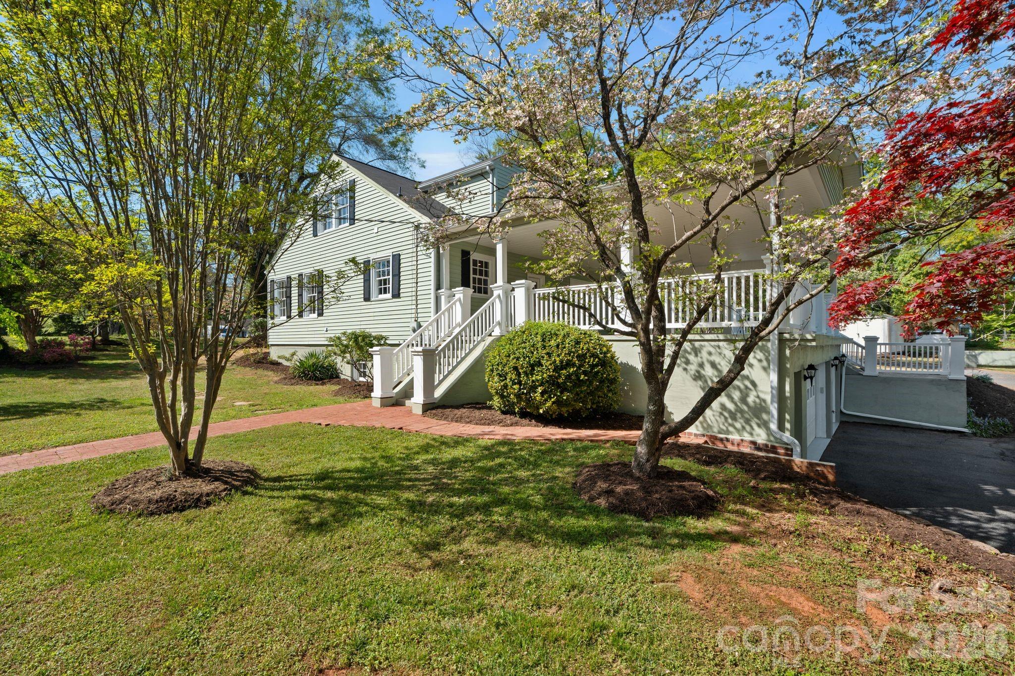 3114 N Center Street — Hickory