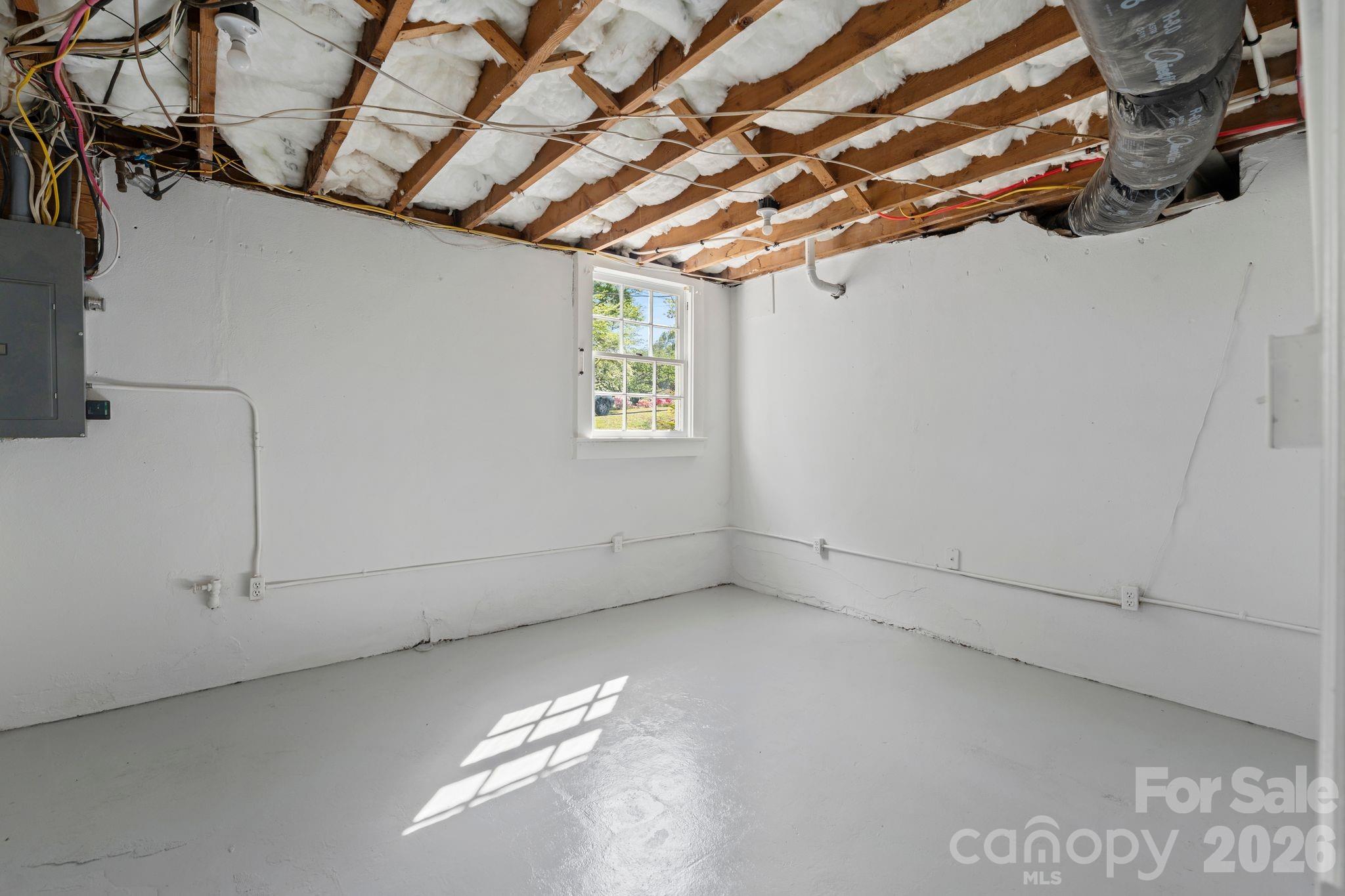 3114 N Center Street — Hickory