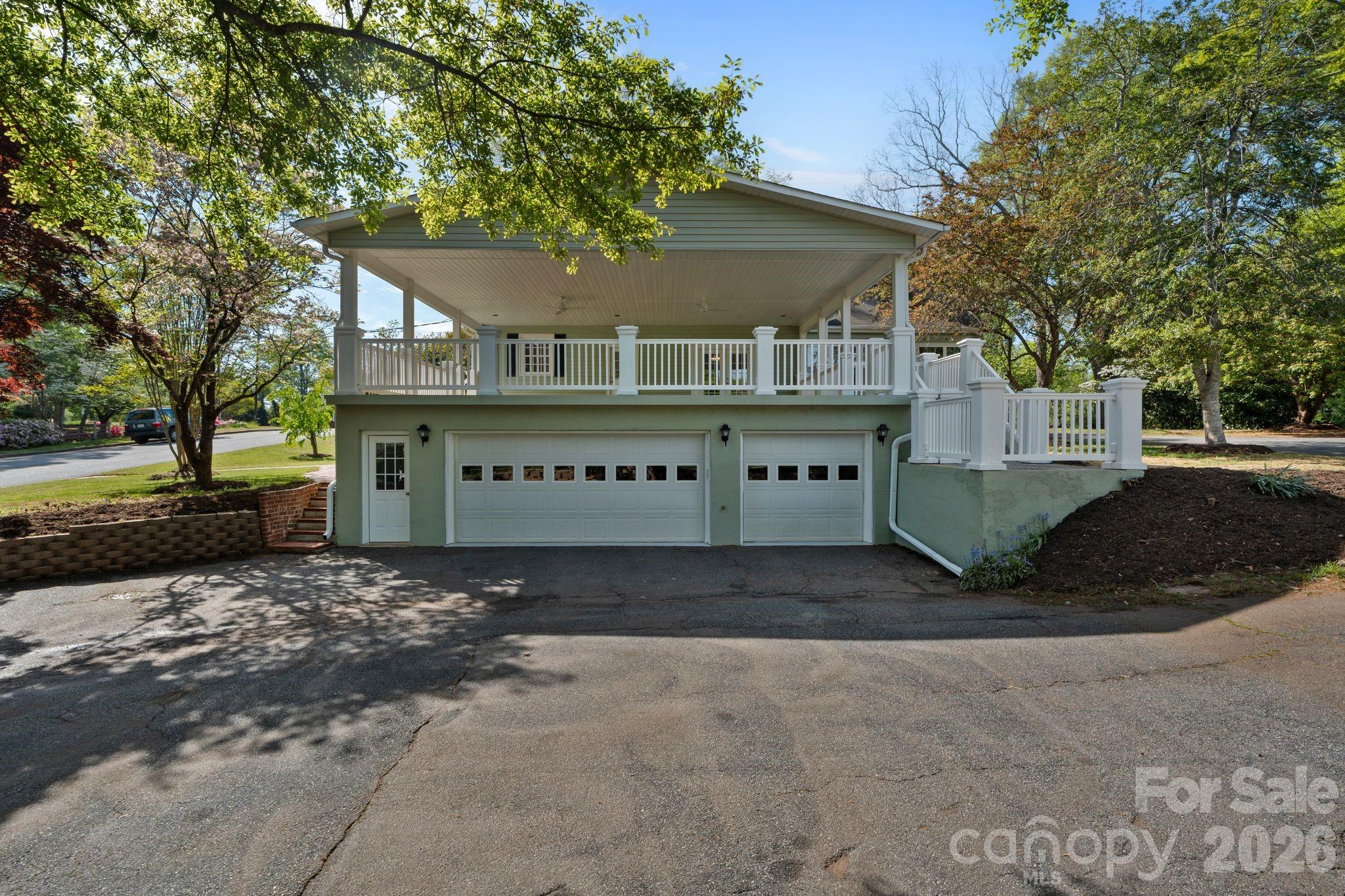 3114 N Center Street — Hickory