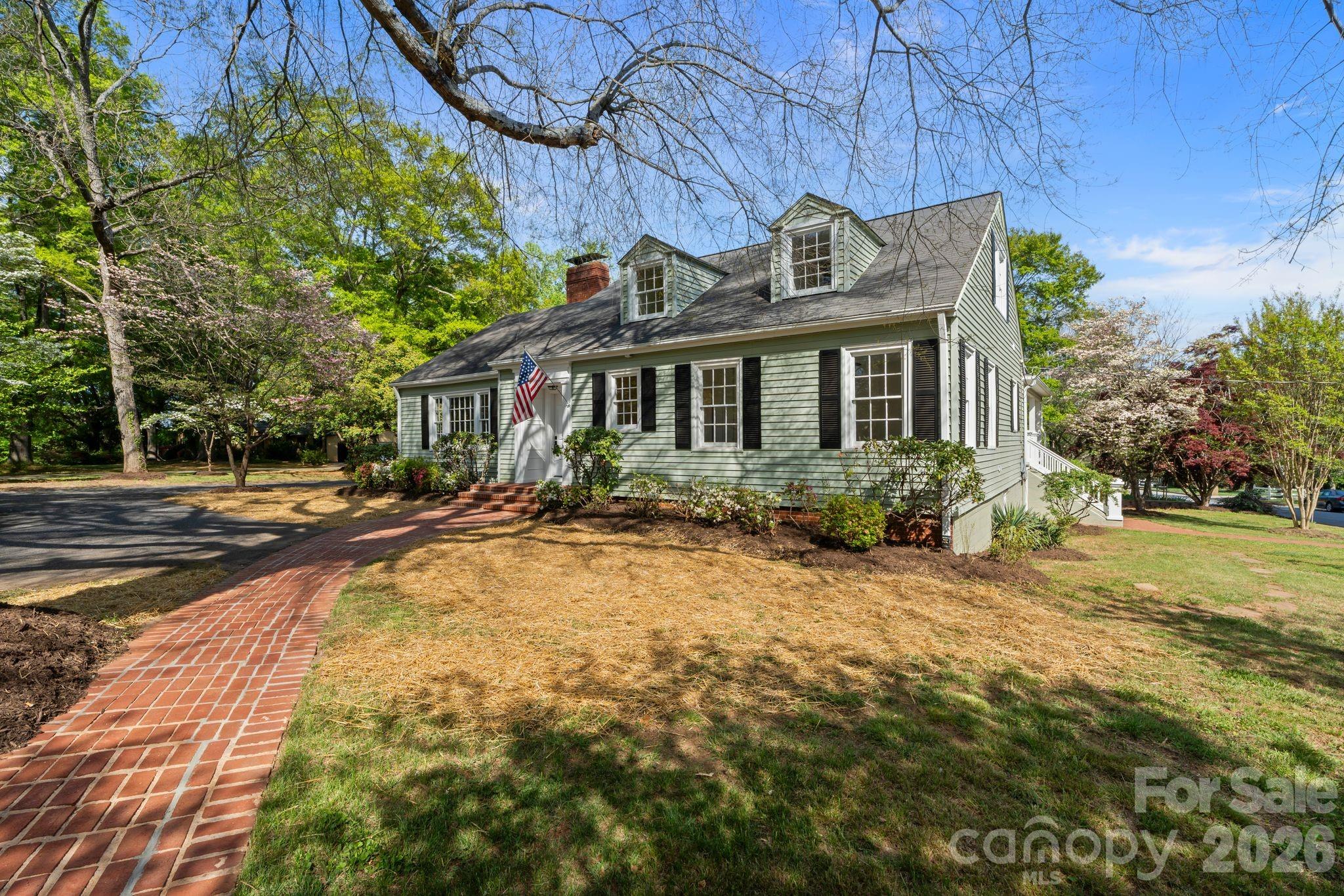 3114 N Center Street — Hickory