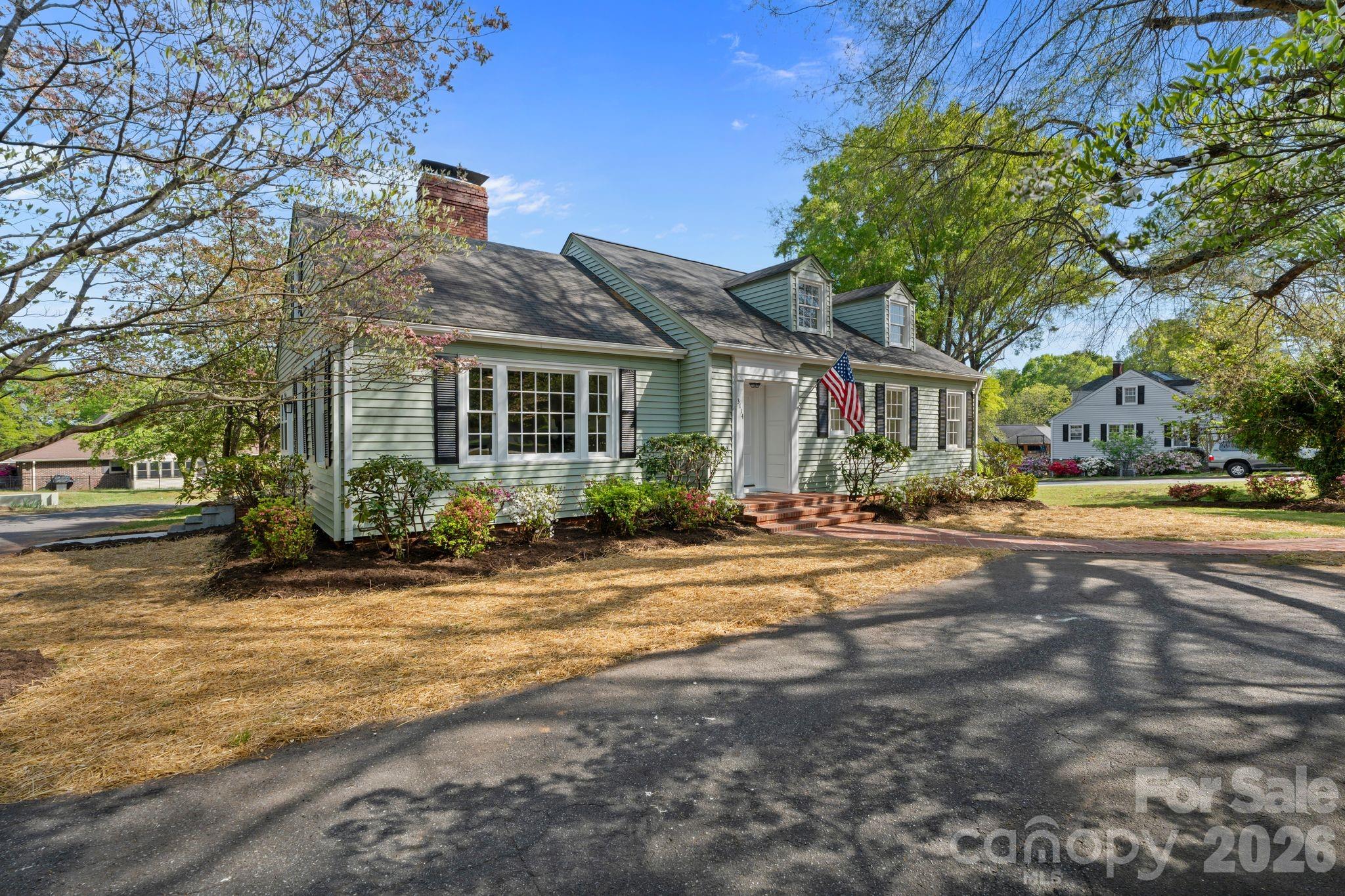 3114 N Center Street — Hickory
