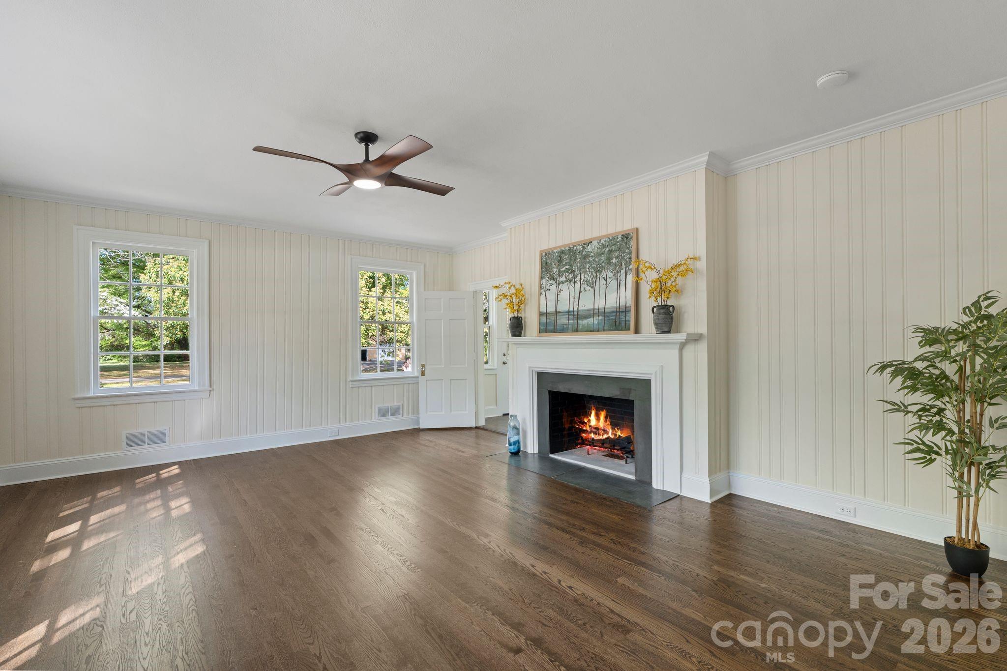3114 N Center Street — Hickory