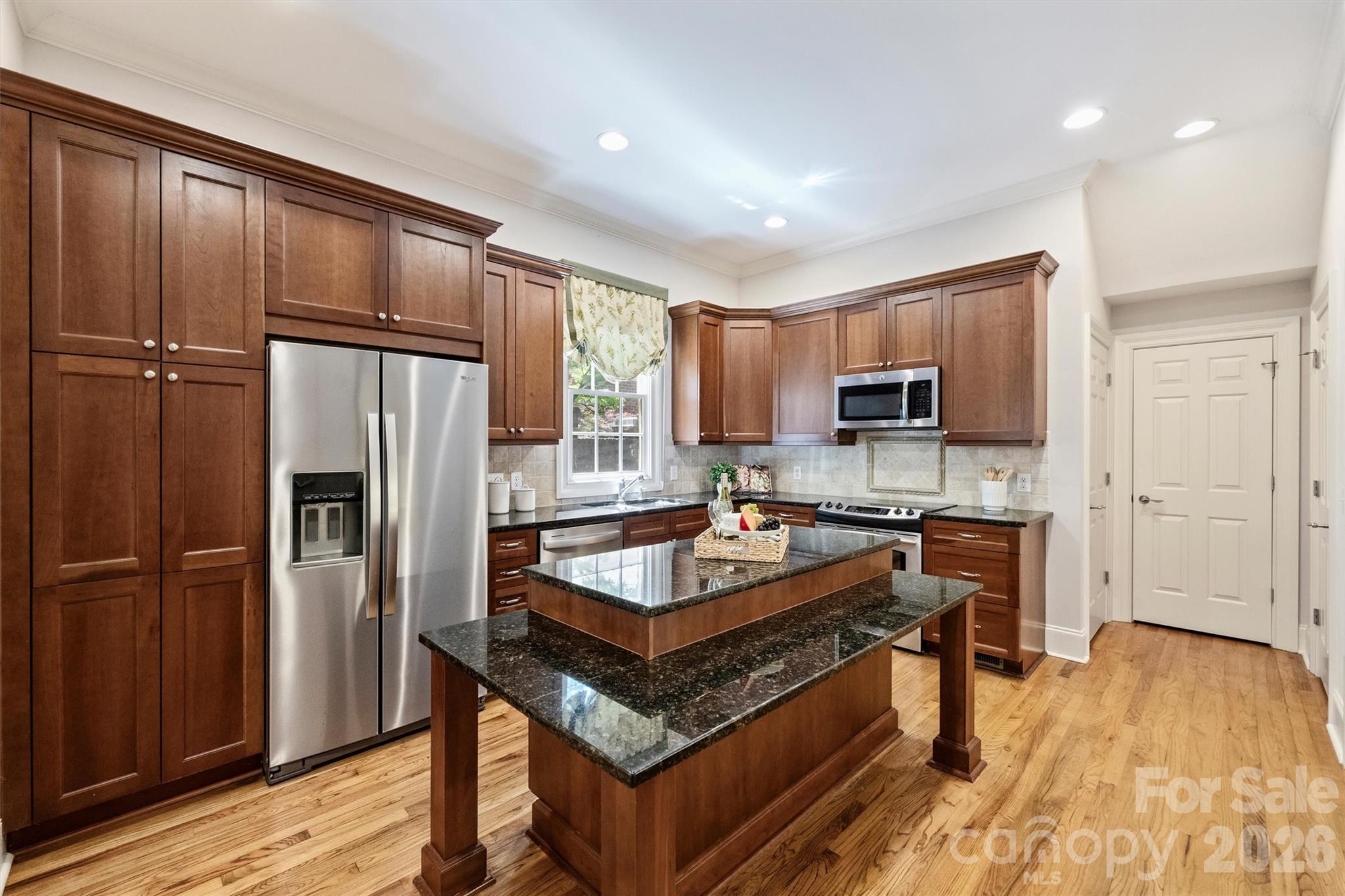 1115 S Kings Drive — Charlotte