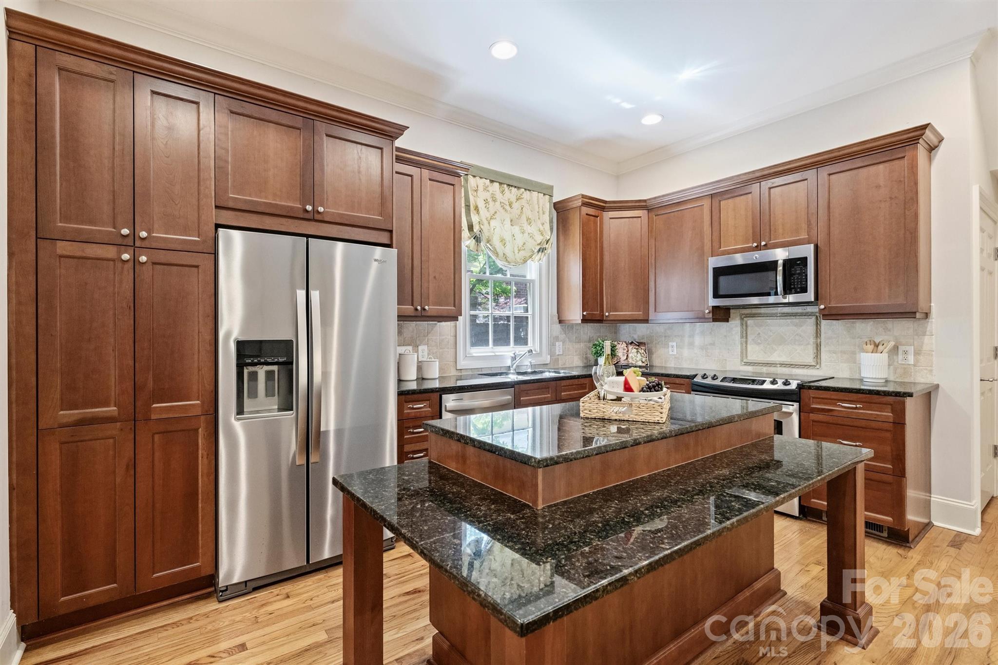 1115 S Kings Drive — Charlotte