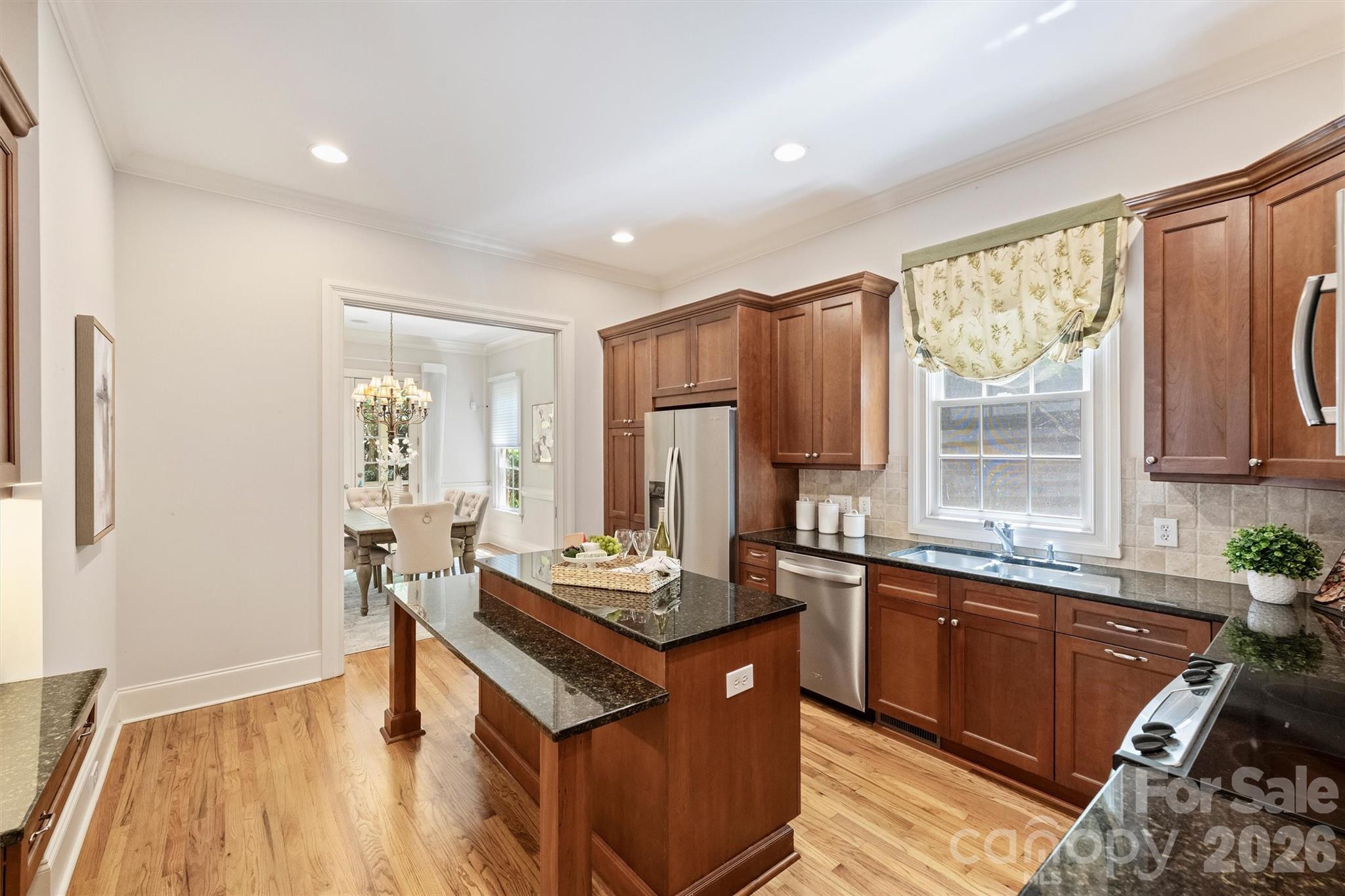 1115 S Kings Drive — Charlotte