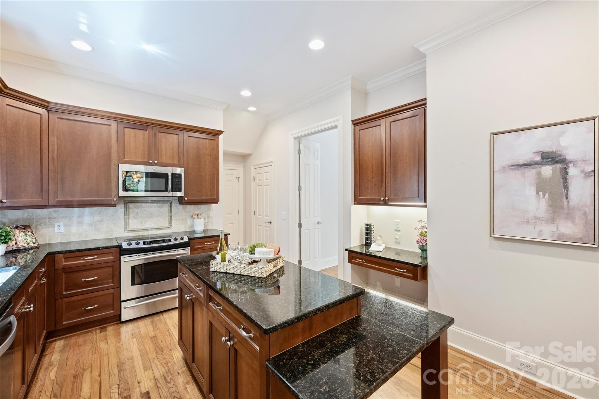 1115 S Kings Drive — Charlotte