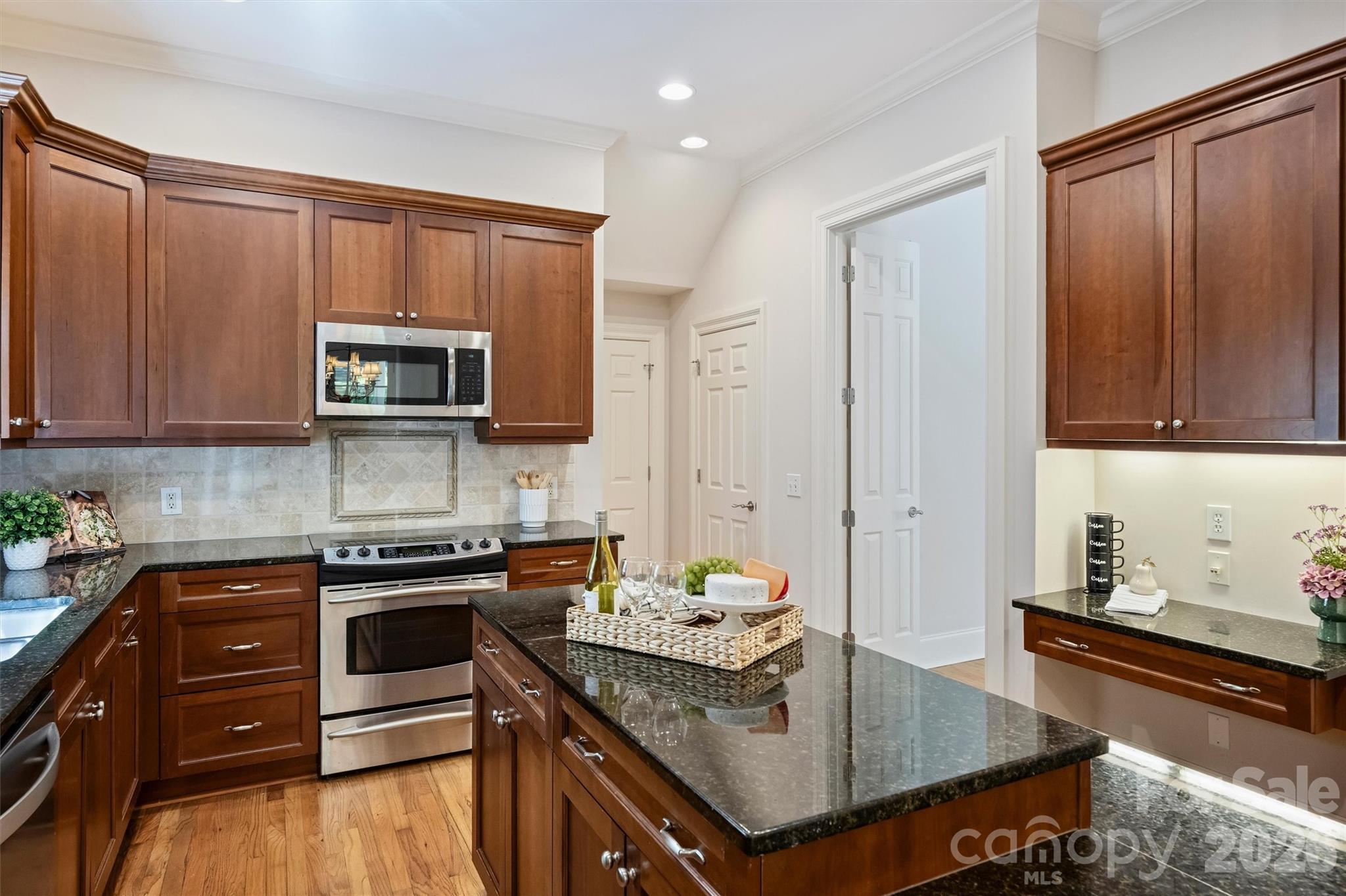 1115 S Kings Drive — Charlotte