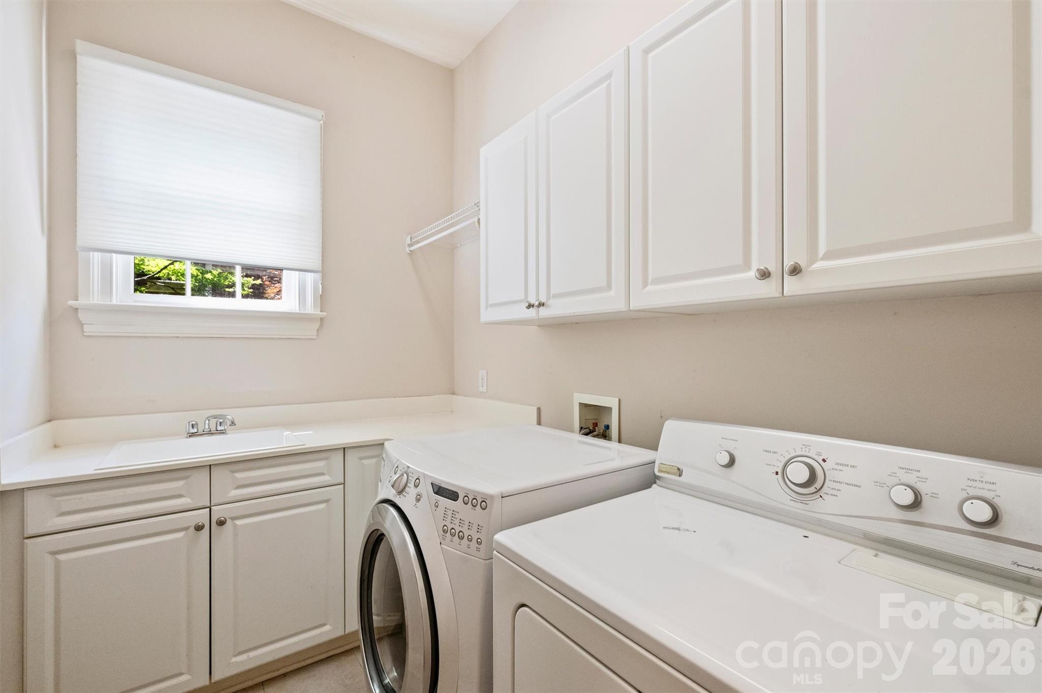 1115 S Kings Drive — Charlotte