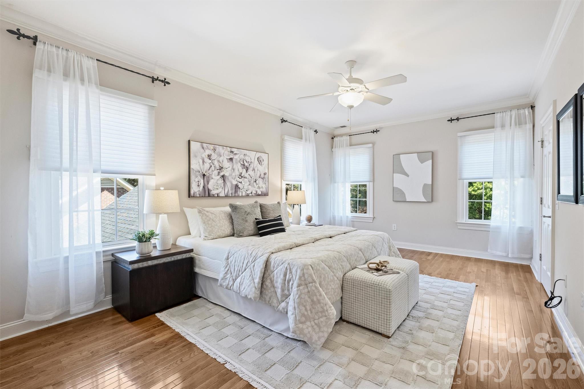 1115 S Kings Drive — Charlotte