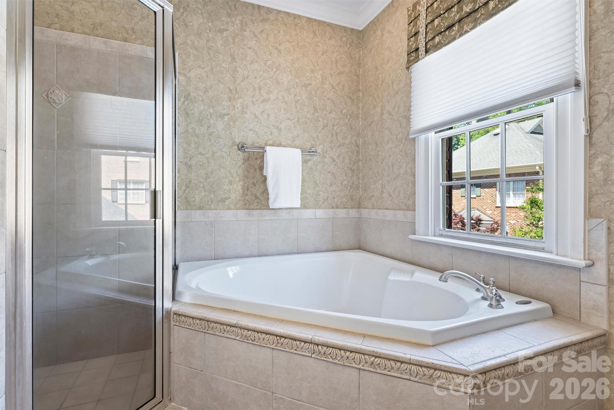 1115 S Kings Drive — Charlotte