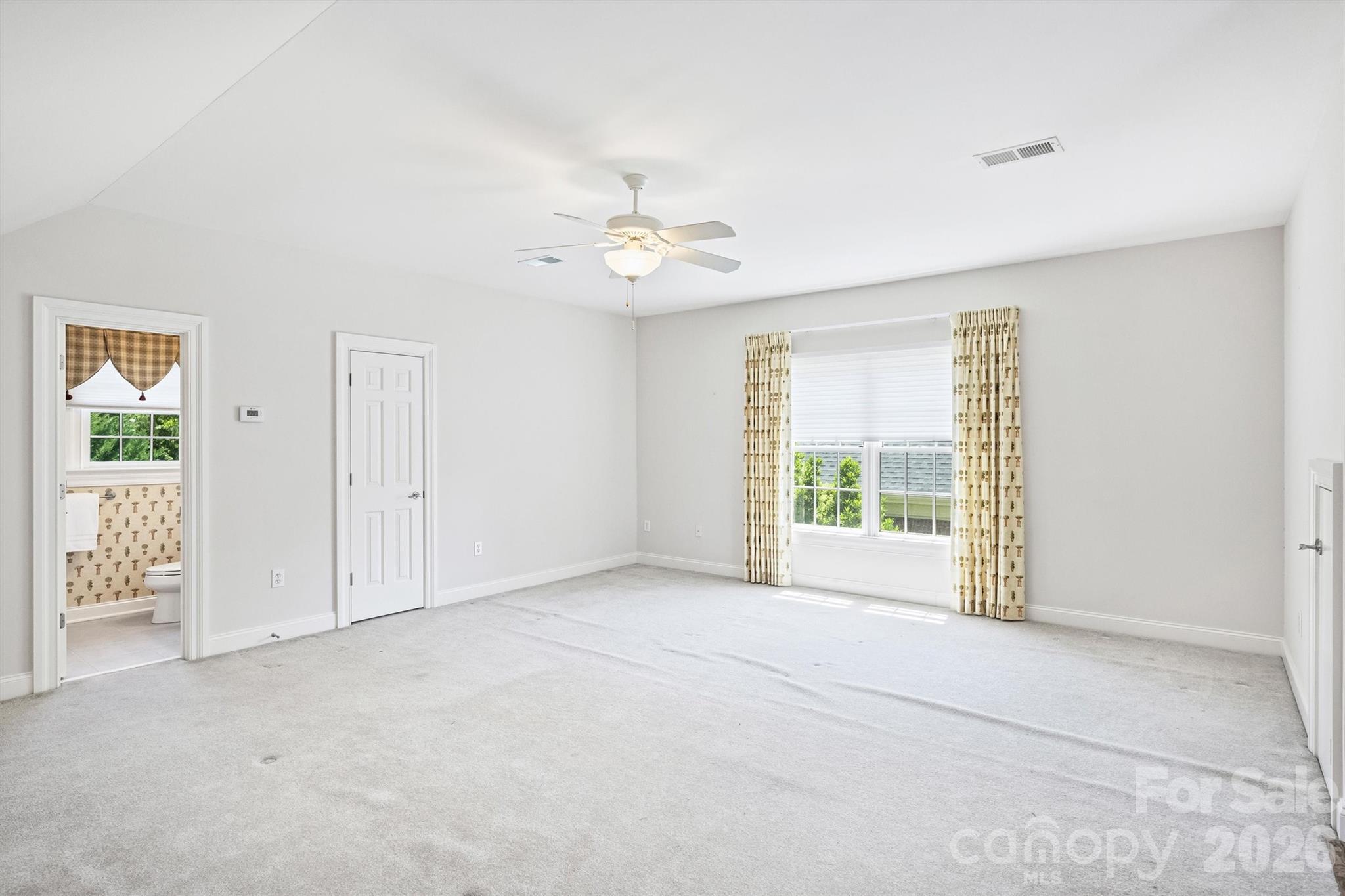 1115 S Kings Drive — Charlotte