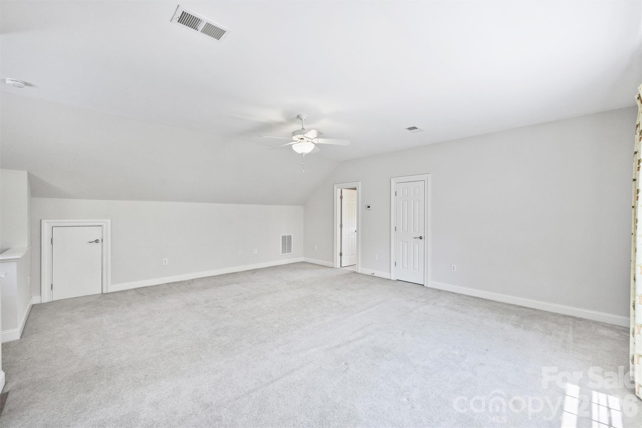 1115 S Kings Drive — Charlotte