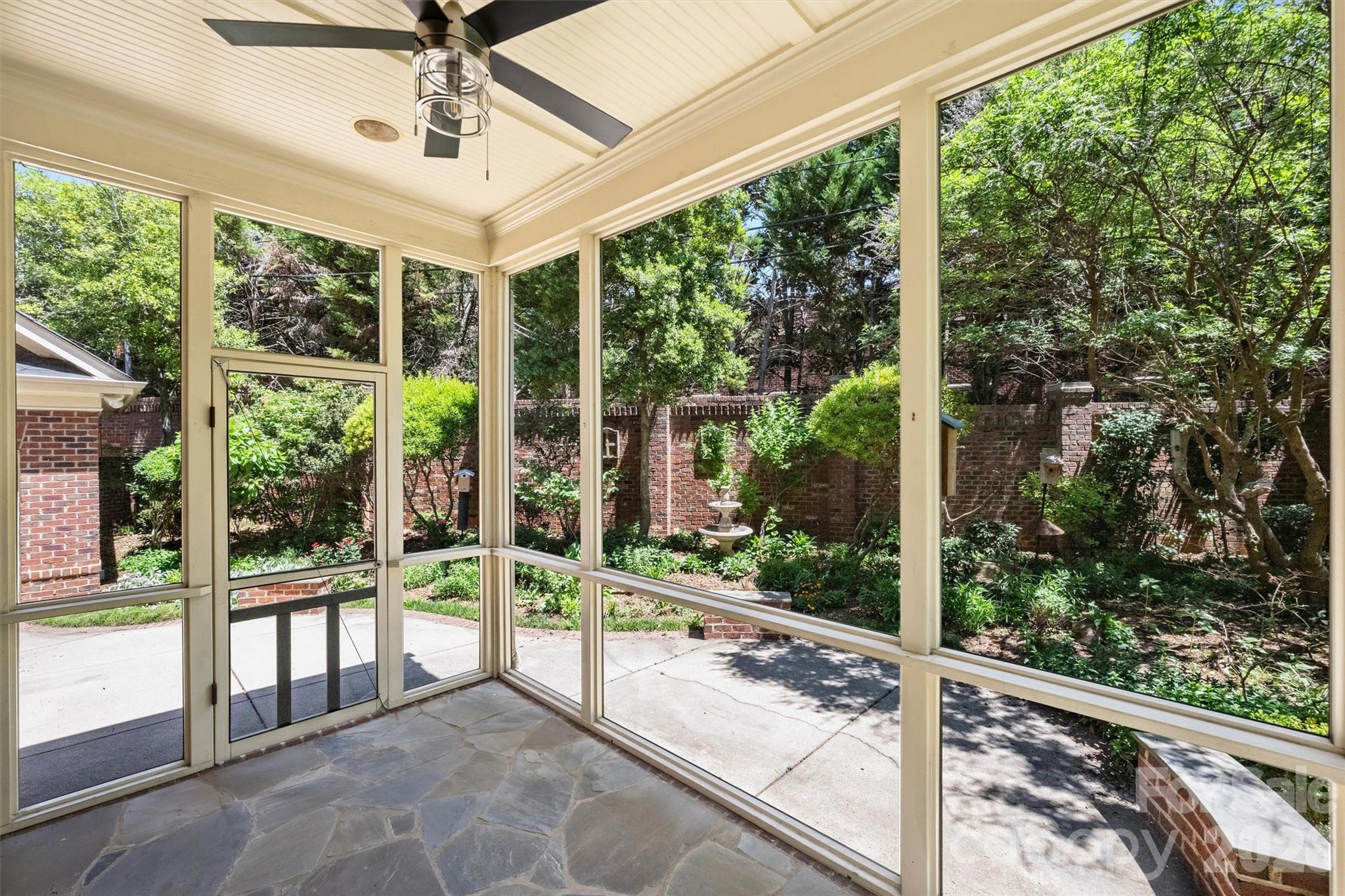 1115 S Kings Drive — Charlotte
