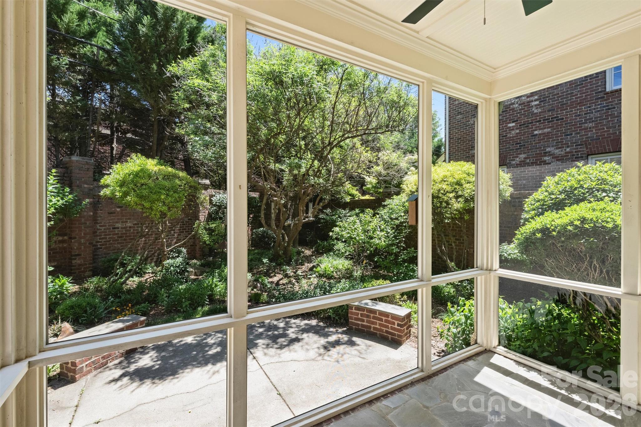 1115 S Kings Drive — Charlotte
