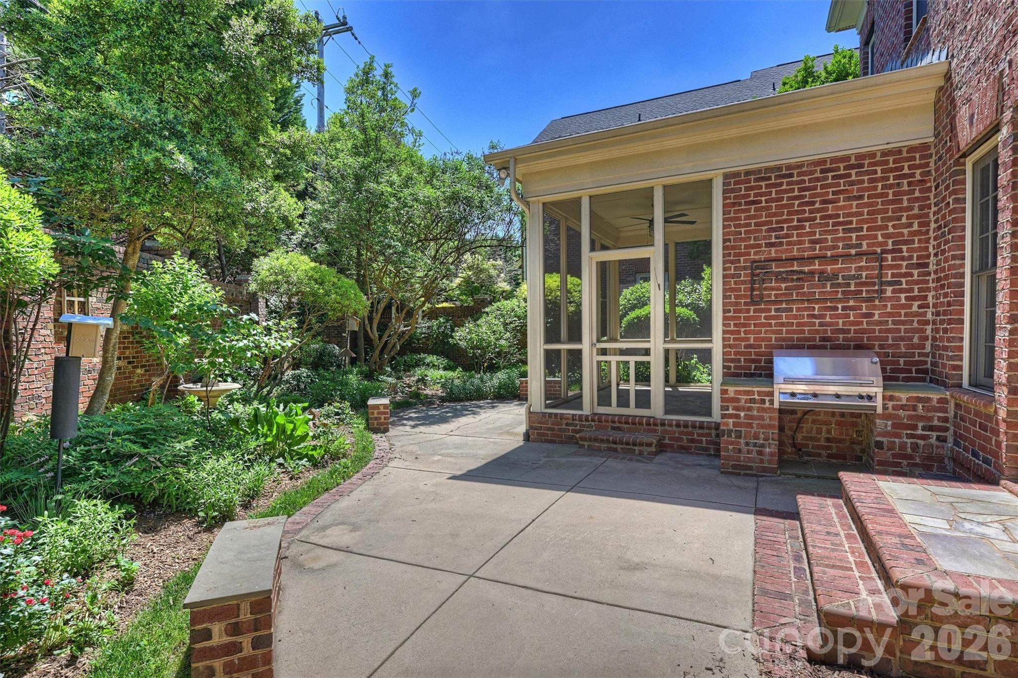 1115 S Kings Drive — Charlotte