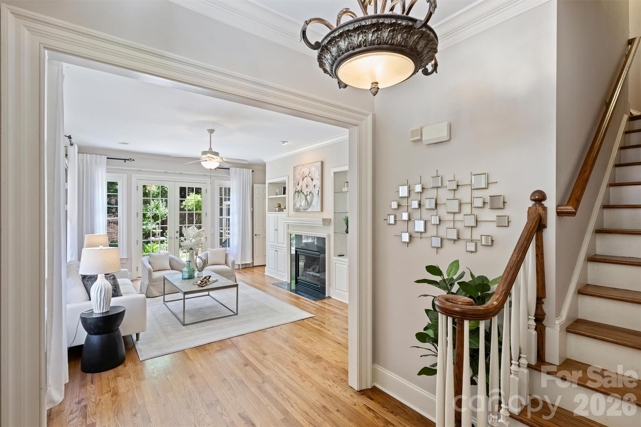 1115 S Kings Drive — Charlotte
