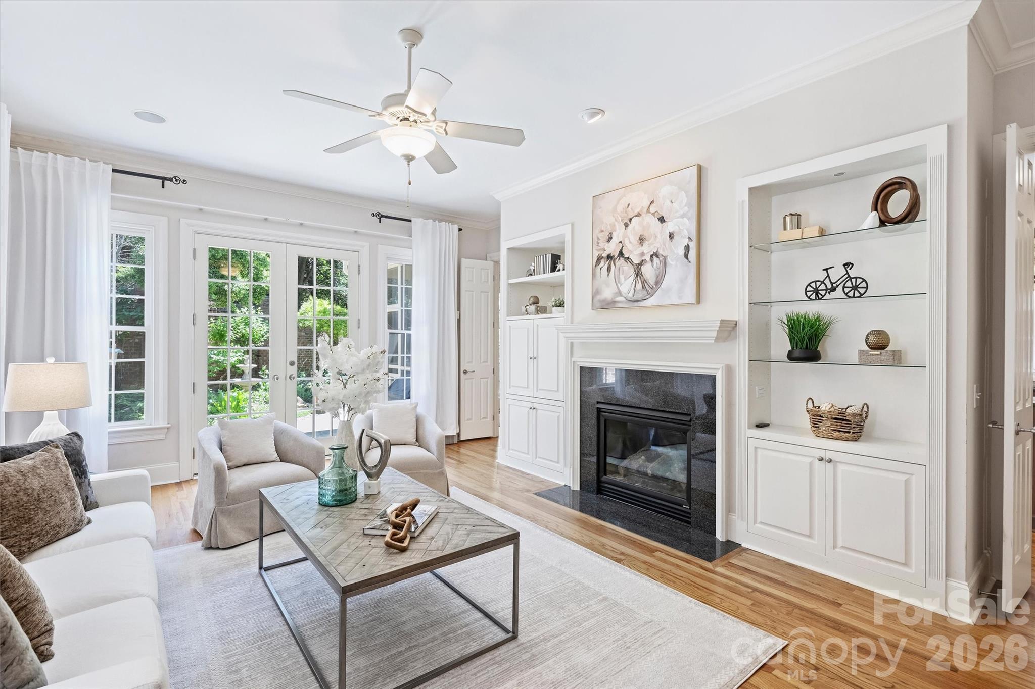 1115 S Kings Drive — Charlotte