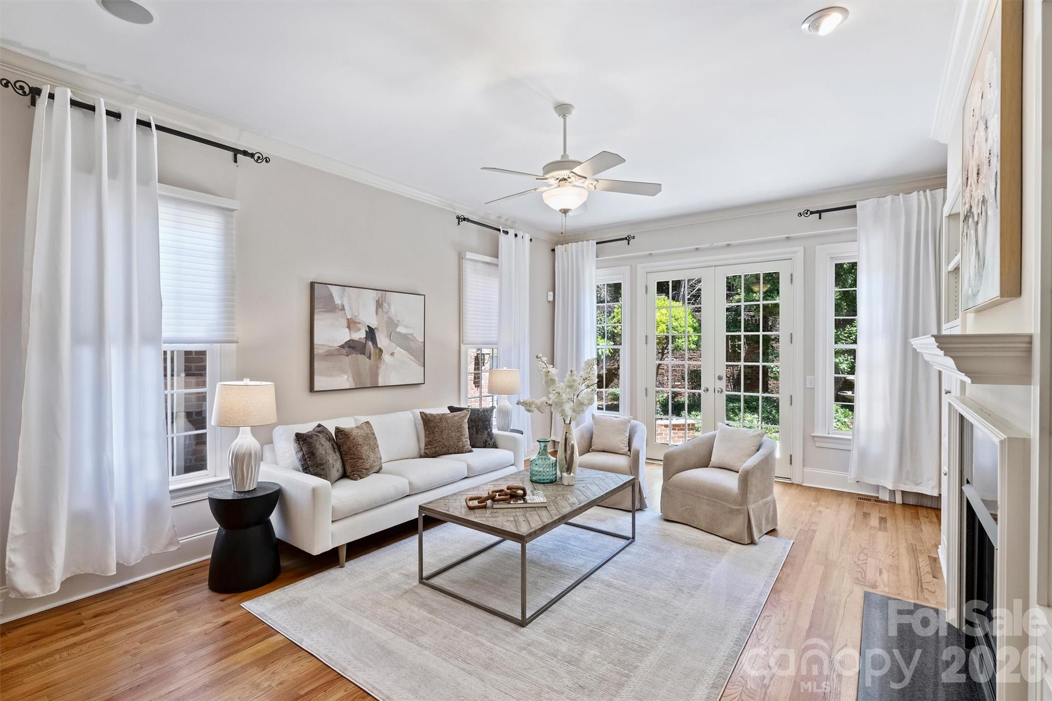 1115 S Kings Drive — Charlotte
