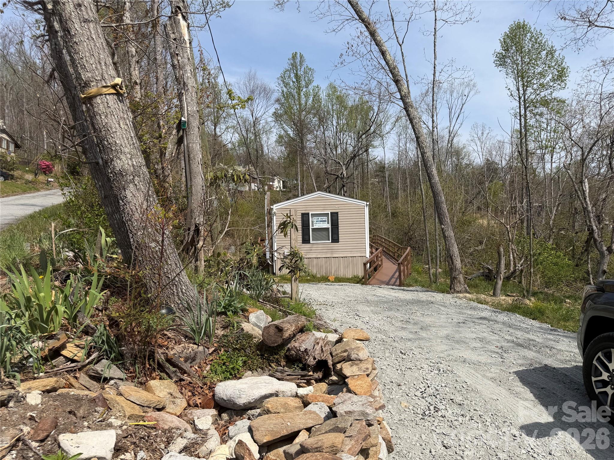 273 McMillan Drive — Hendersonville