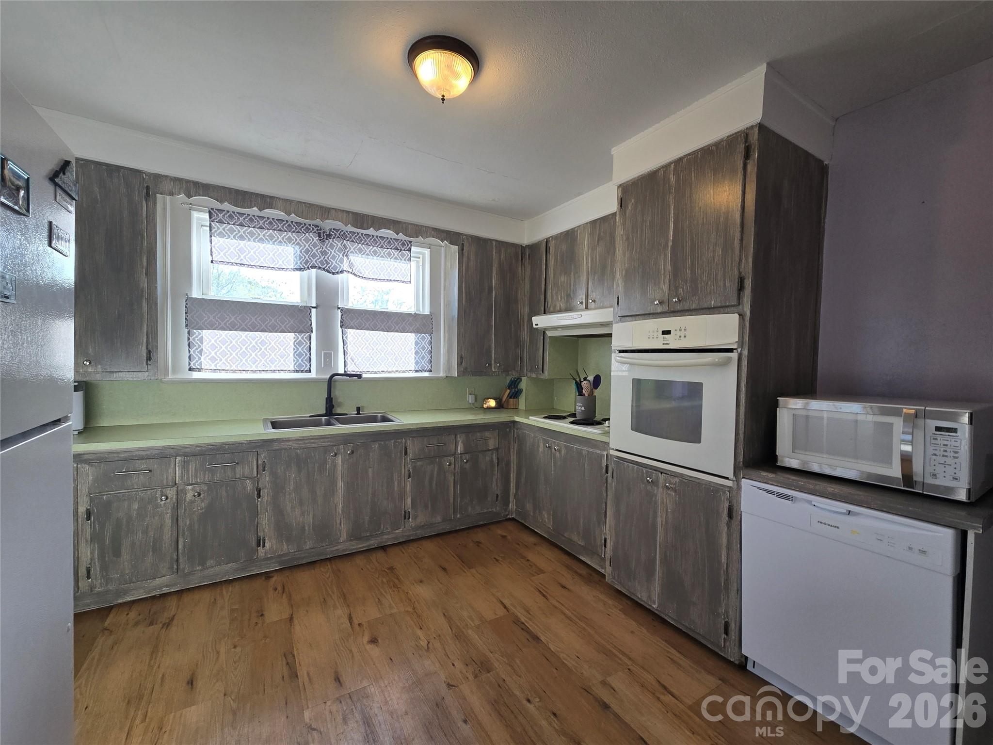 4207 Section House Road — Hickory