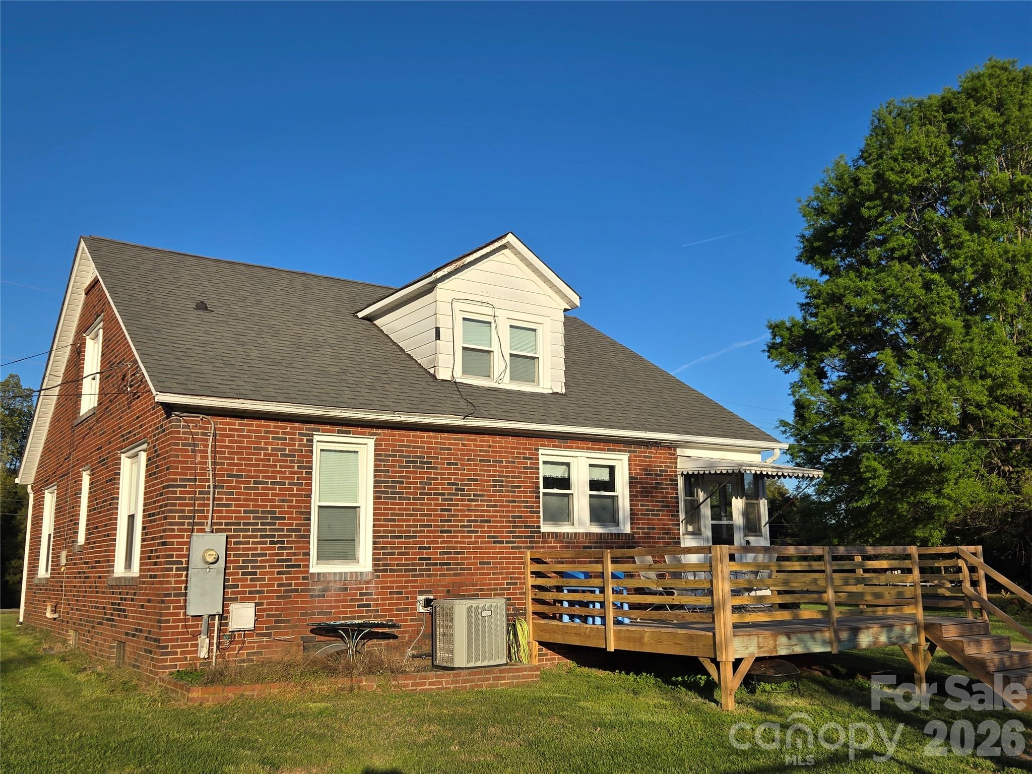 4207 Section House Road — Hickory