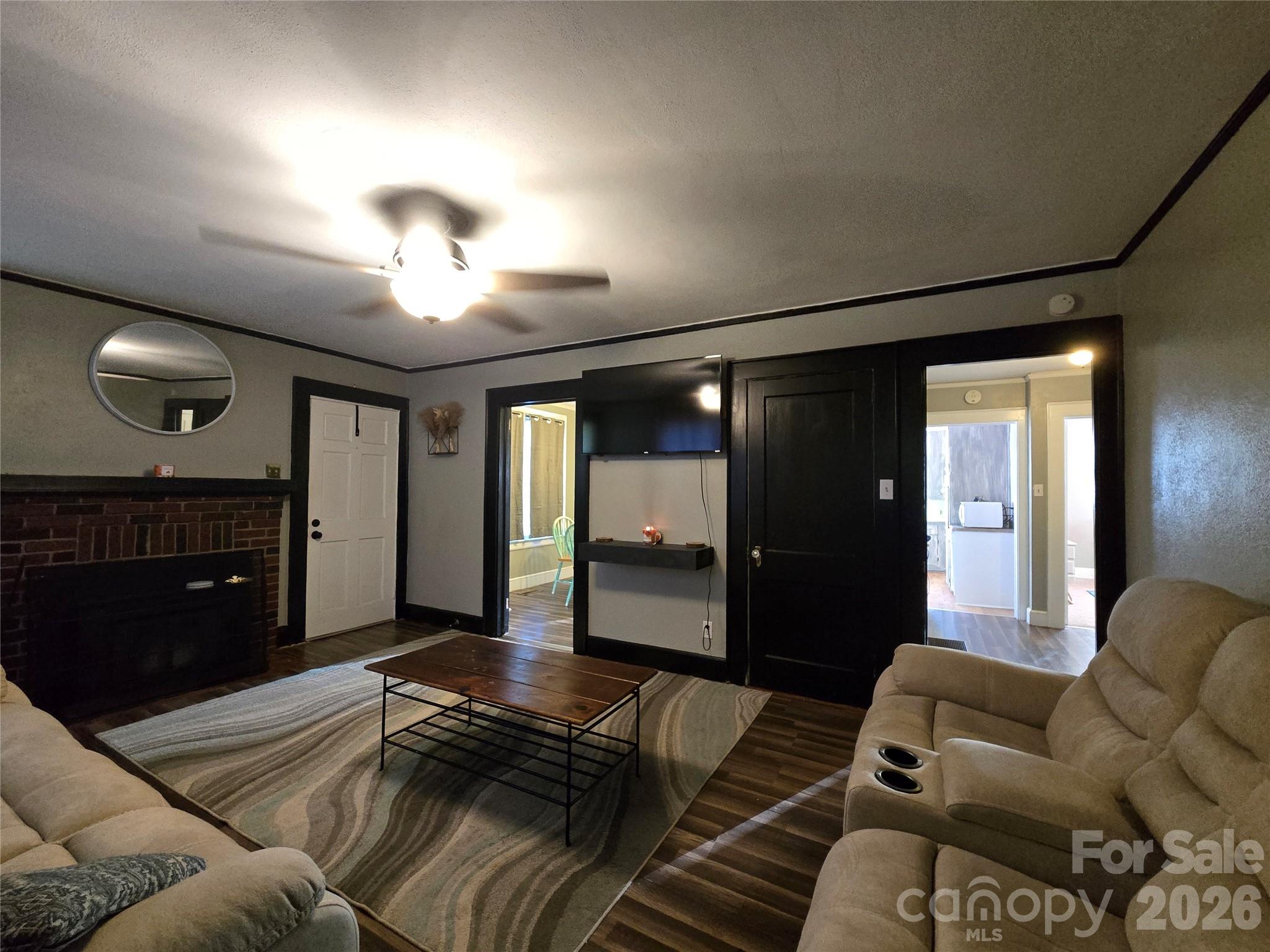4207 Section House Road — Hickory