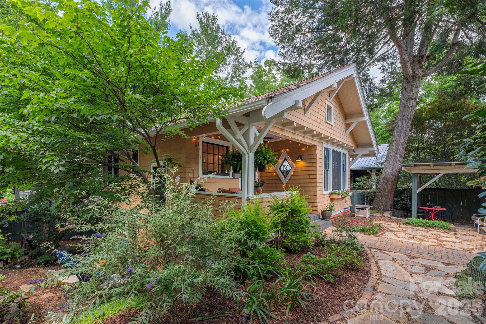 302 Hillside Street — Asheville