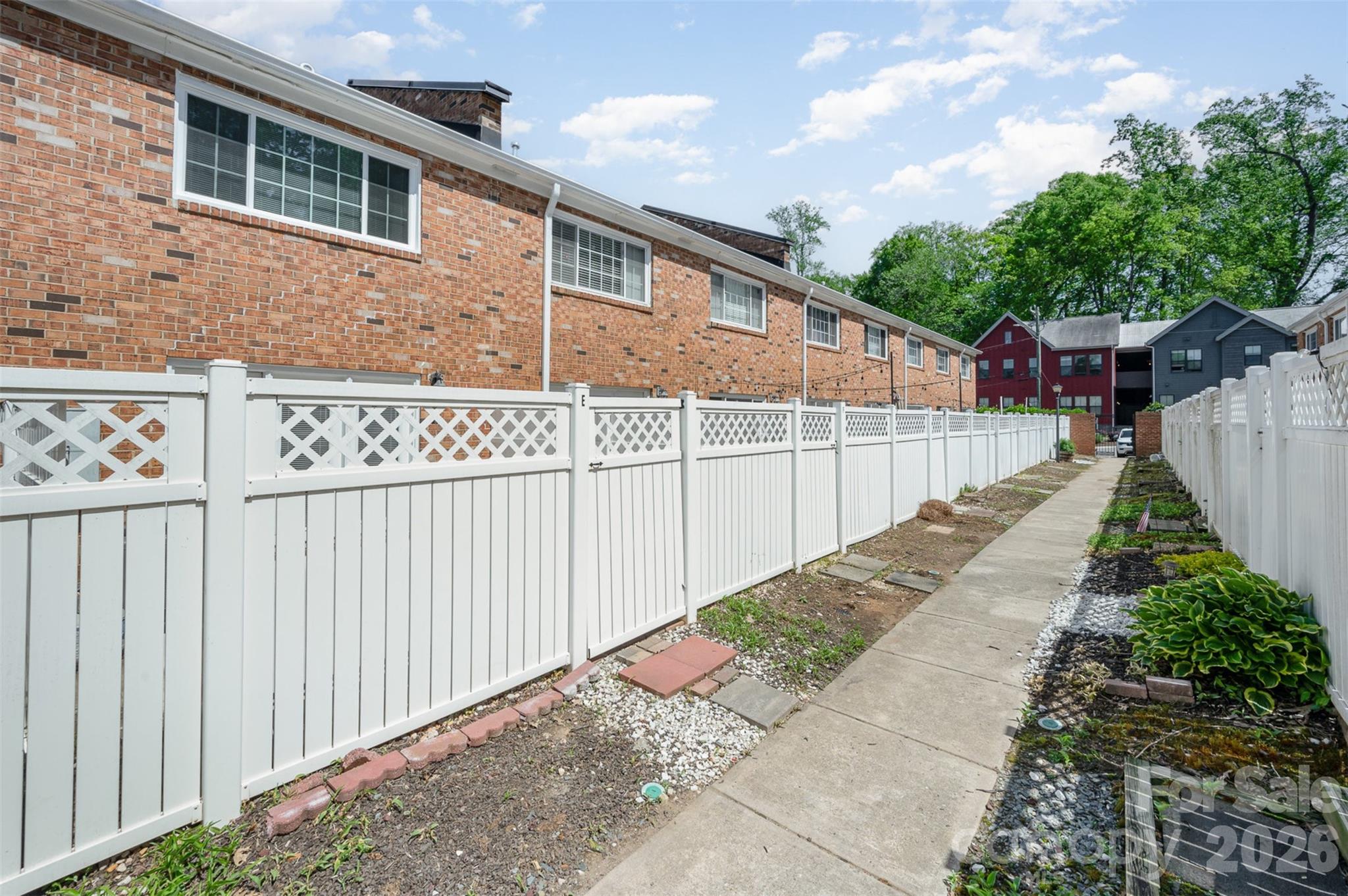 1218 Green Oaks Lane #E — Charlotte
