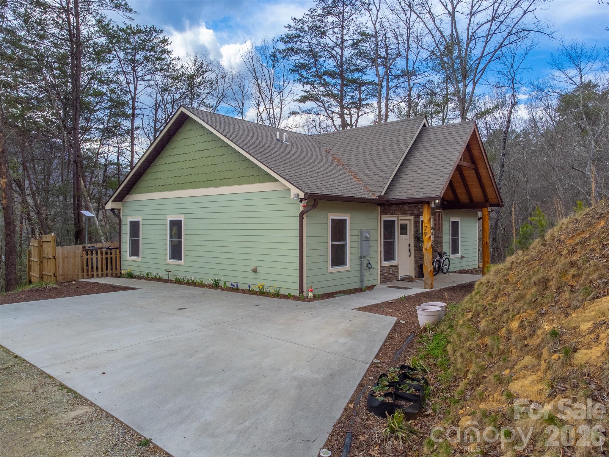 79 Abbey View Road — Bryson City