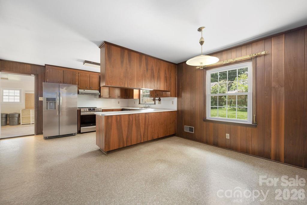 5022 Cheviot Road — Charlotte