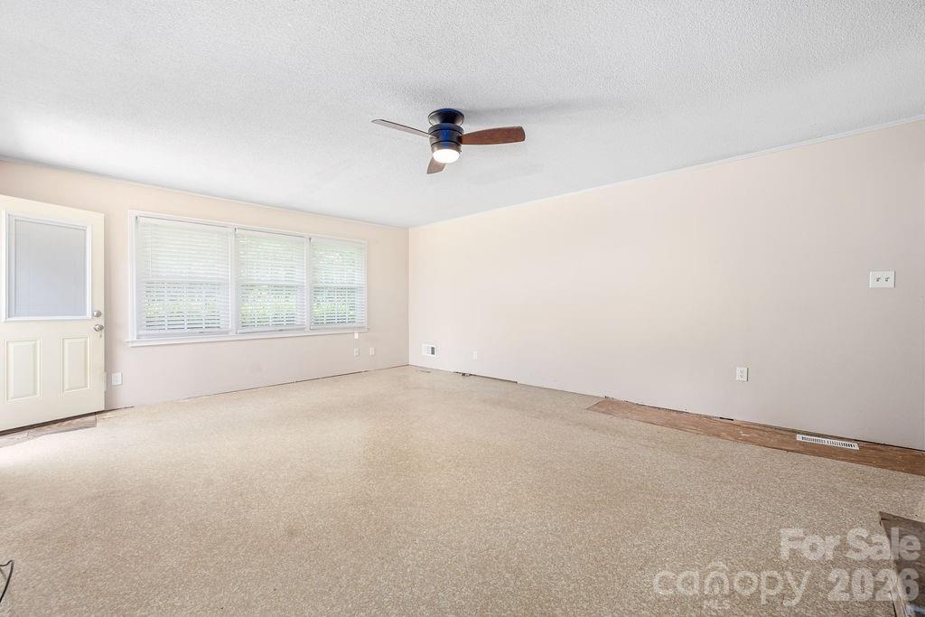 5022 Cheviot Road — Charlotte