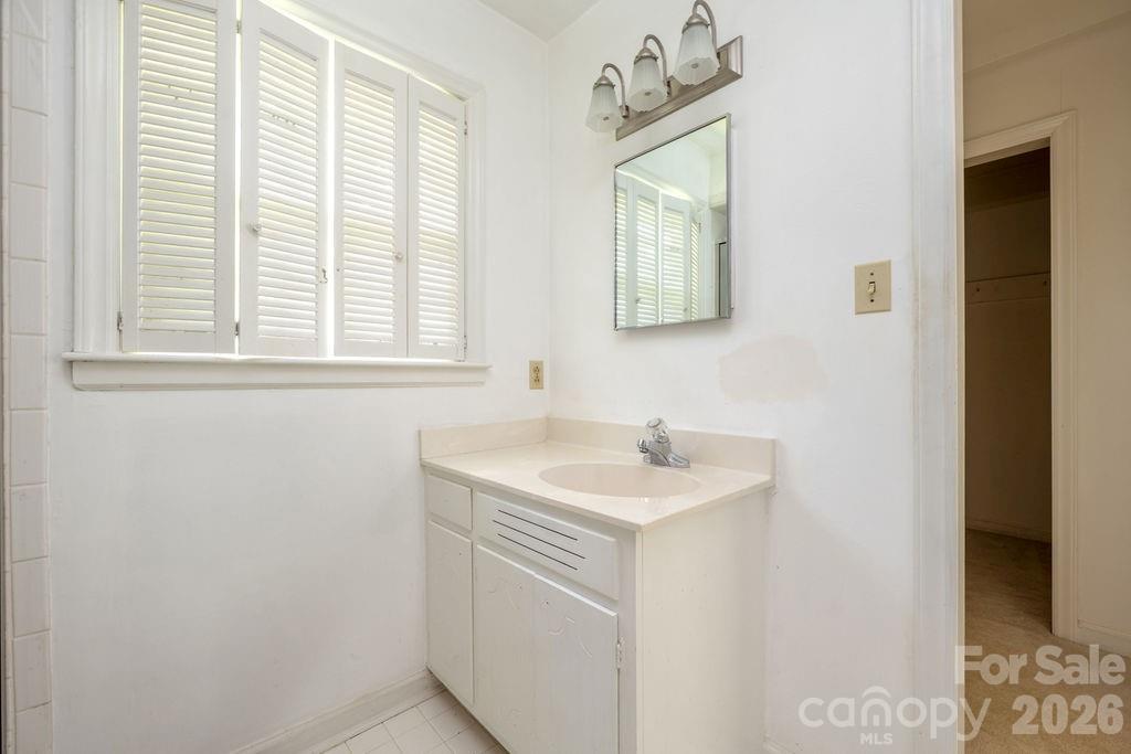 5022 Cheviot Road — Charlotte