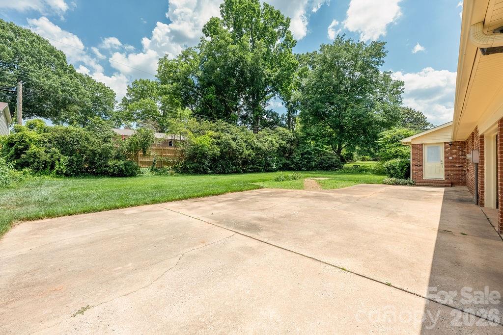 5022 Cheviot Road — Charlotte