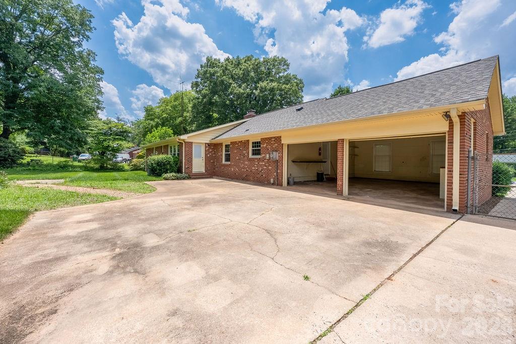 5022 Cheviot Road — Charlotte