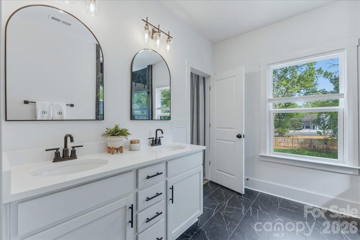 2904 Clemson Avenue — Charlotte