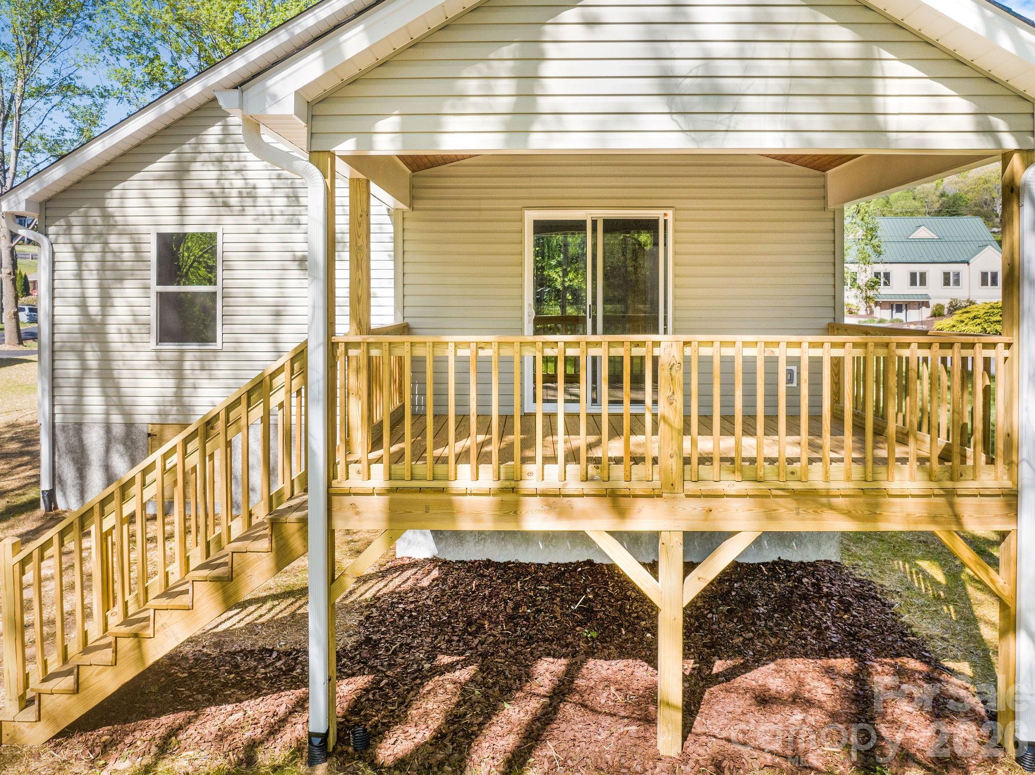 1196 Crabtree Road — Waynesville