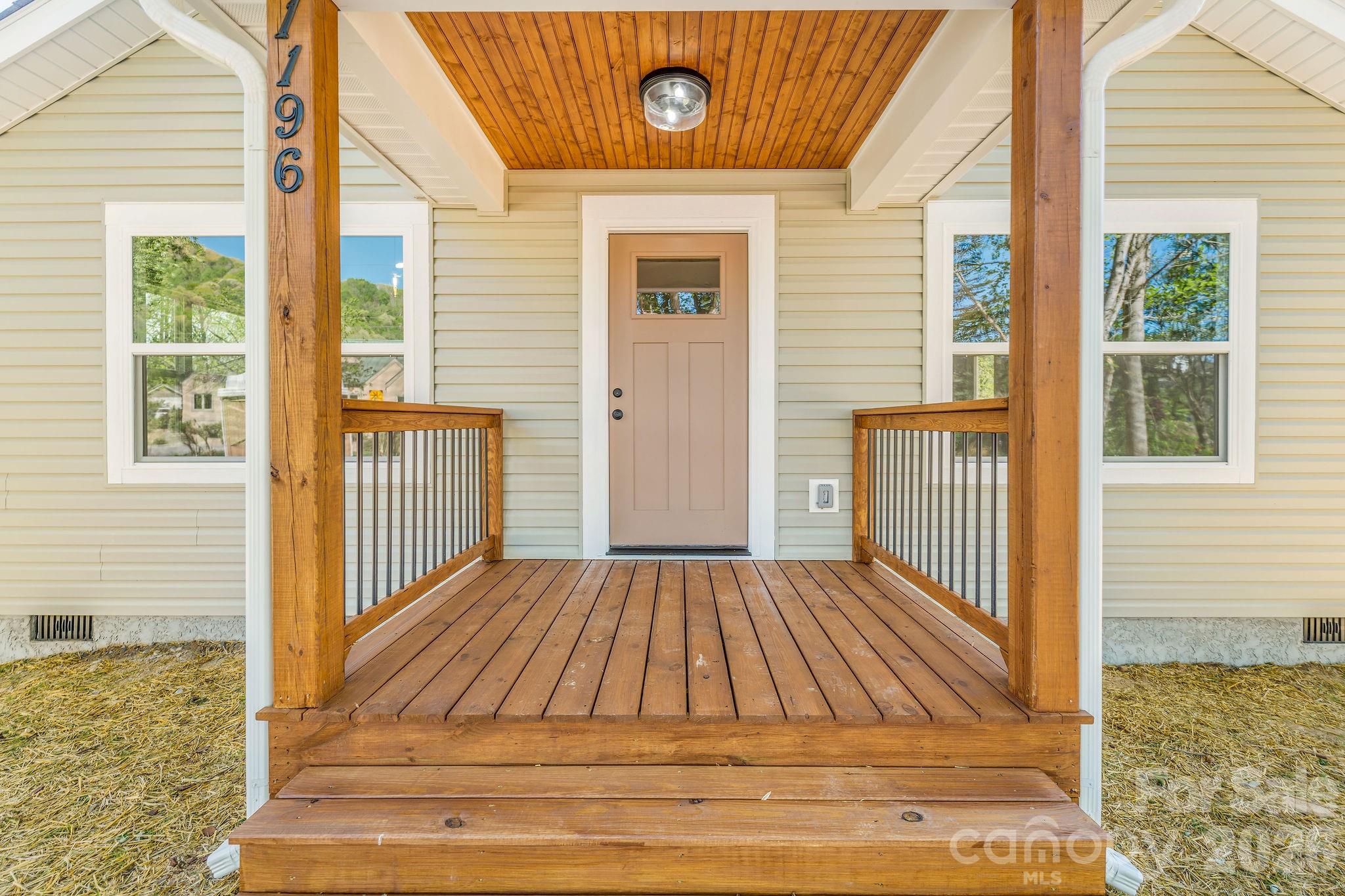 1196 Crabtree Road — Waynesville