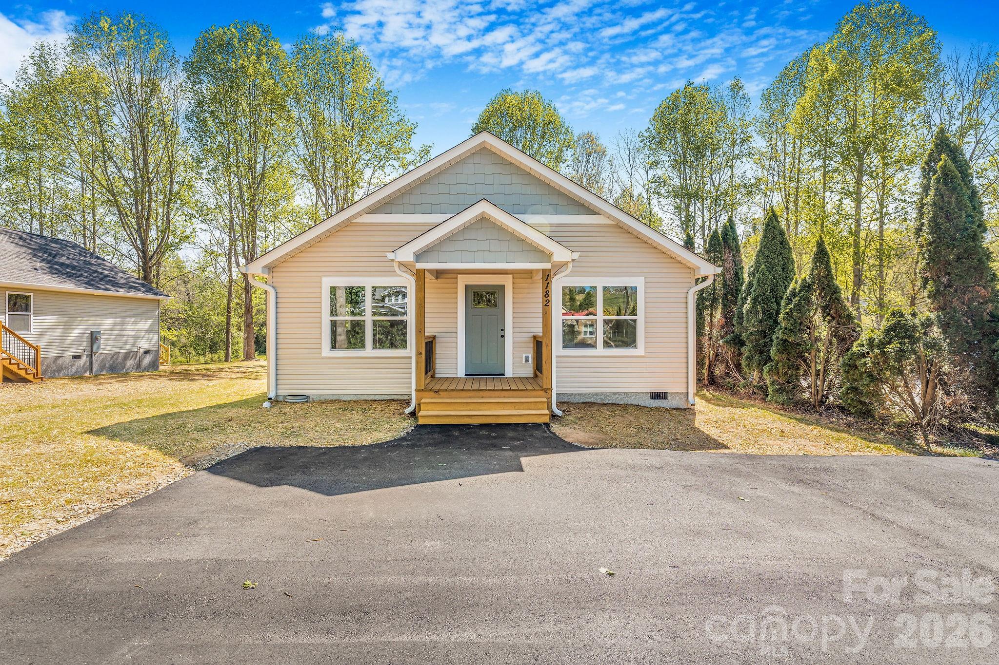1182 Crabtree Road — Waynesville