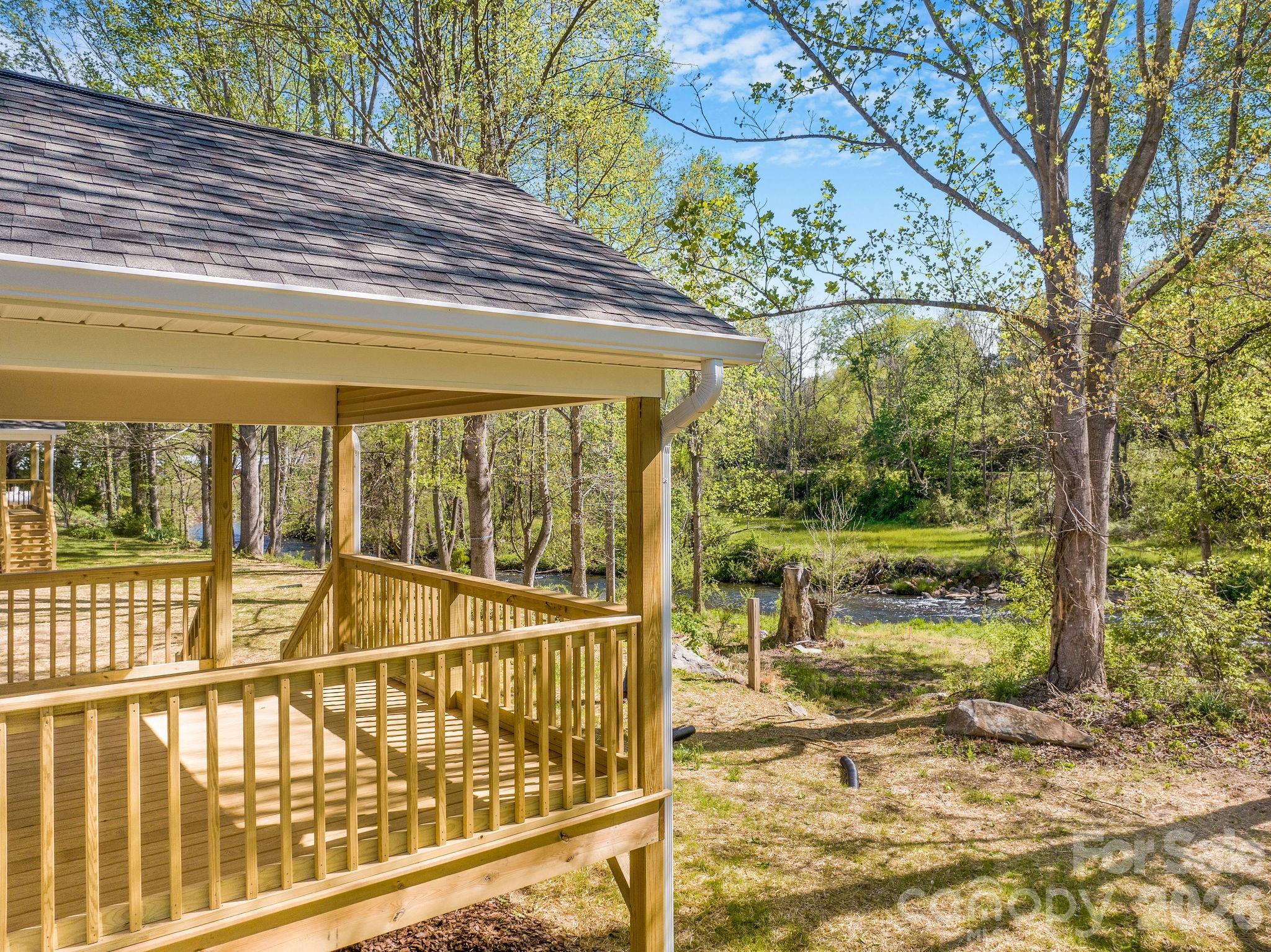 1182 Crabtree Road — Waynesville
