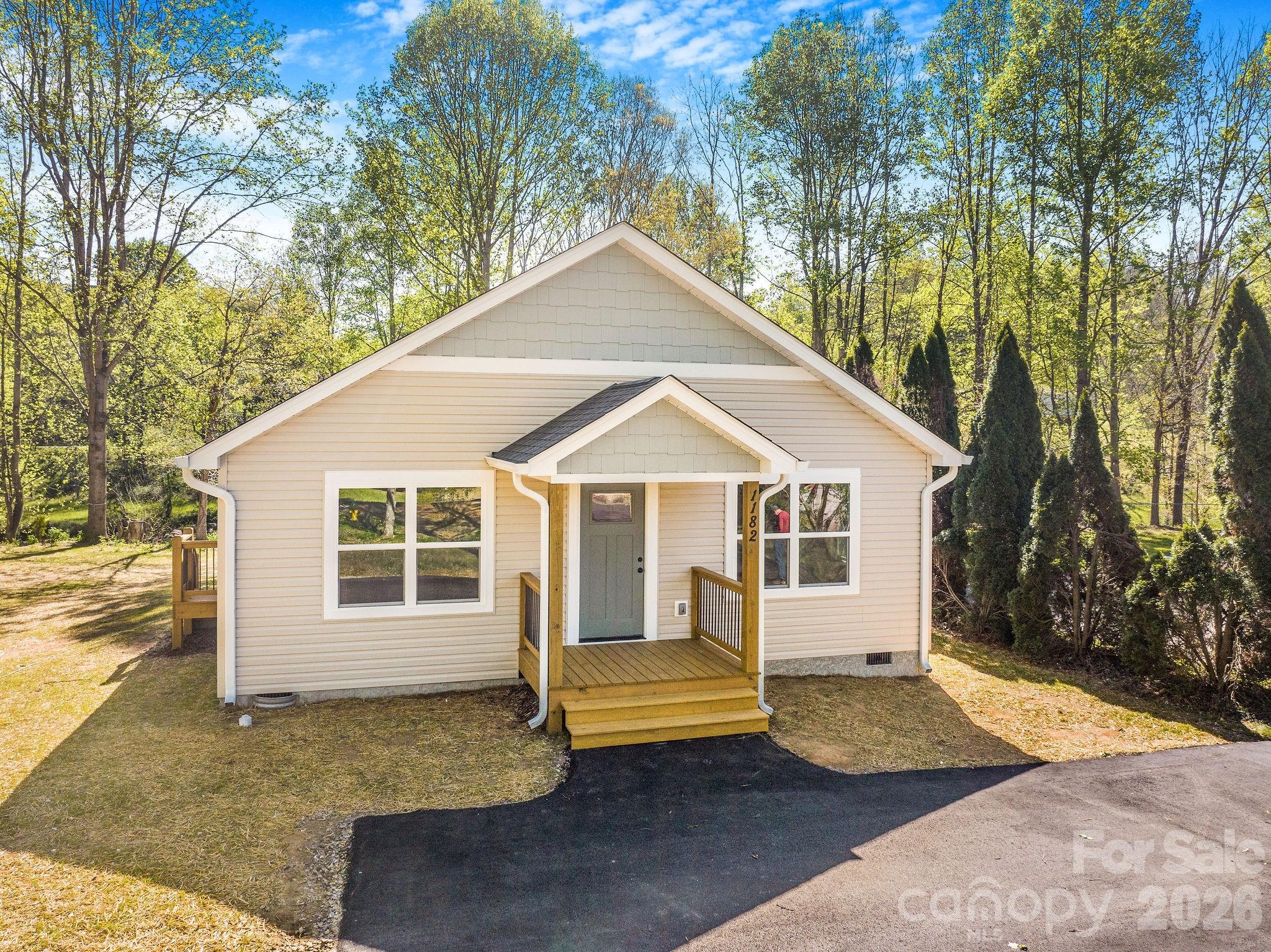 1182 Crabtree Road — Waynesville