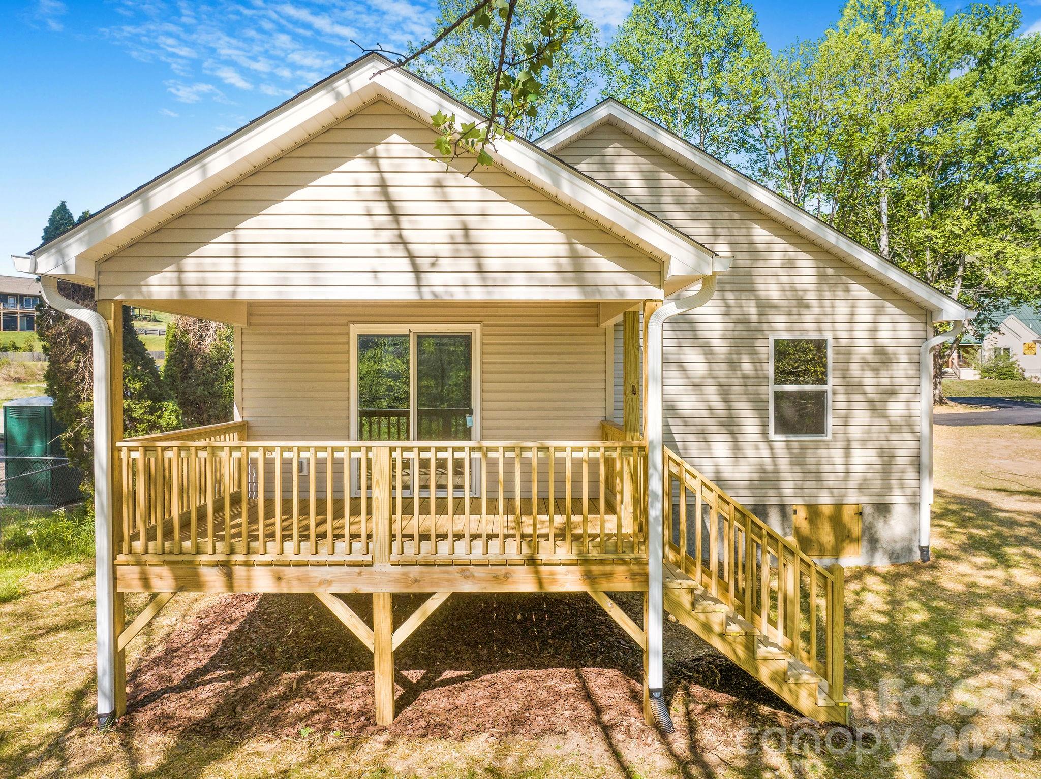 1182 Crabtree Road — Waynesville