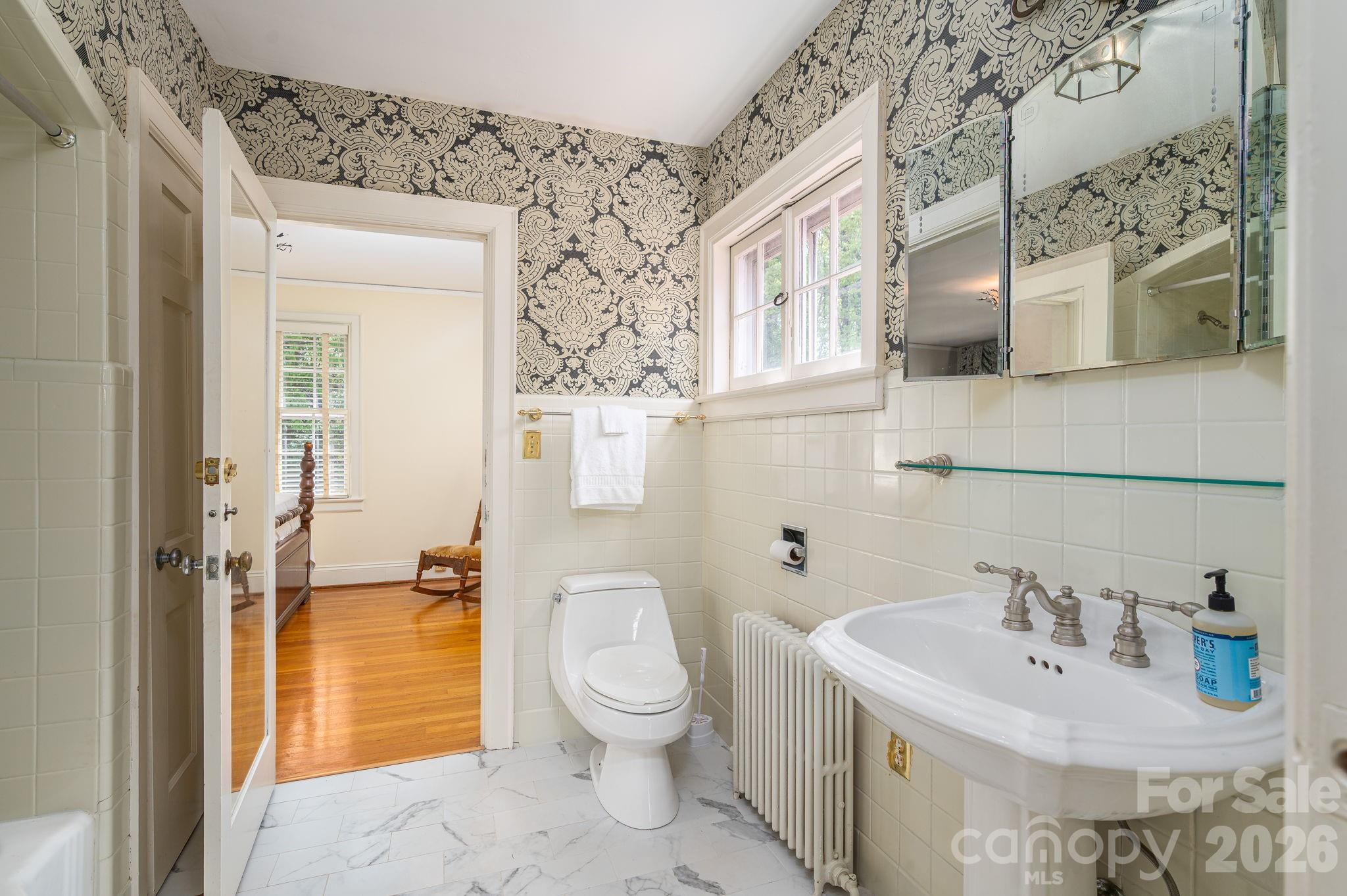 1233 General Hoke Drive — Lincolnton